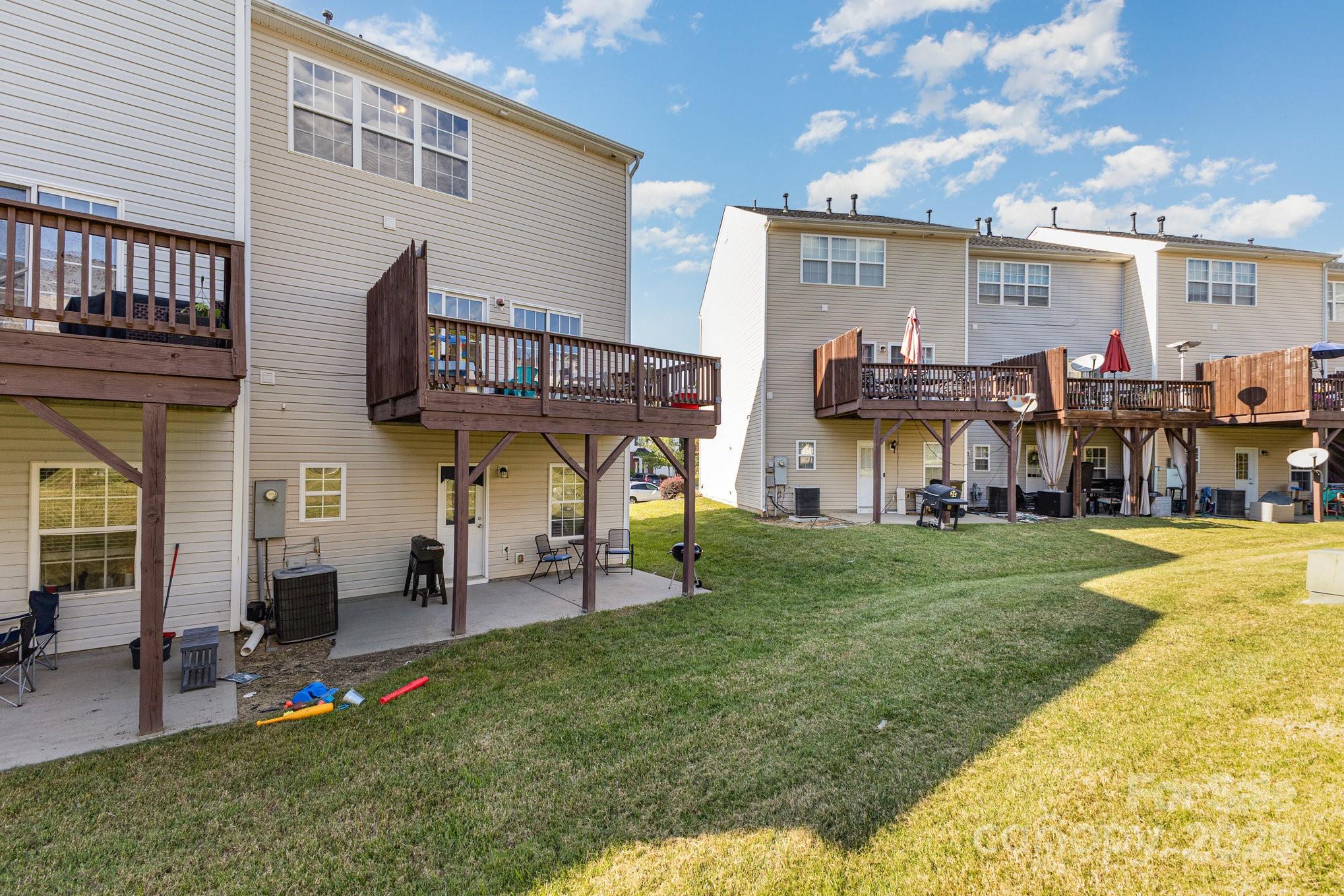 9803 Walkers Glen Drive Property Photo 17