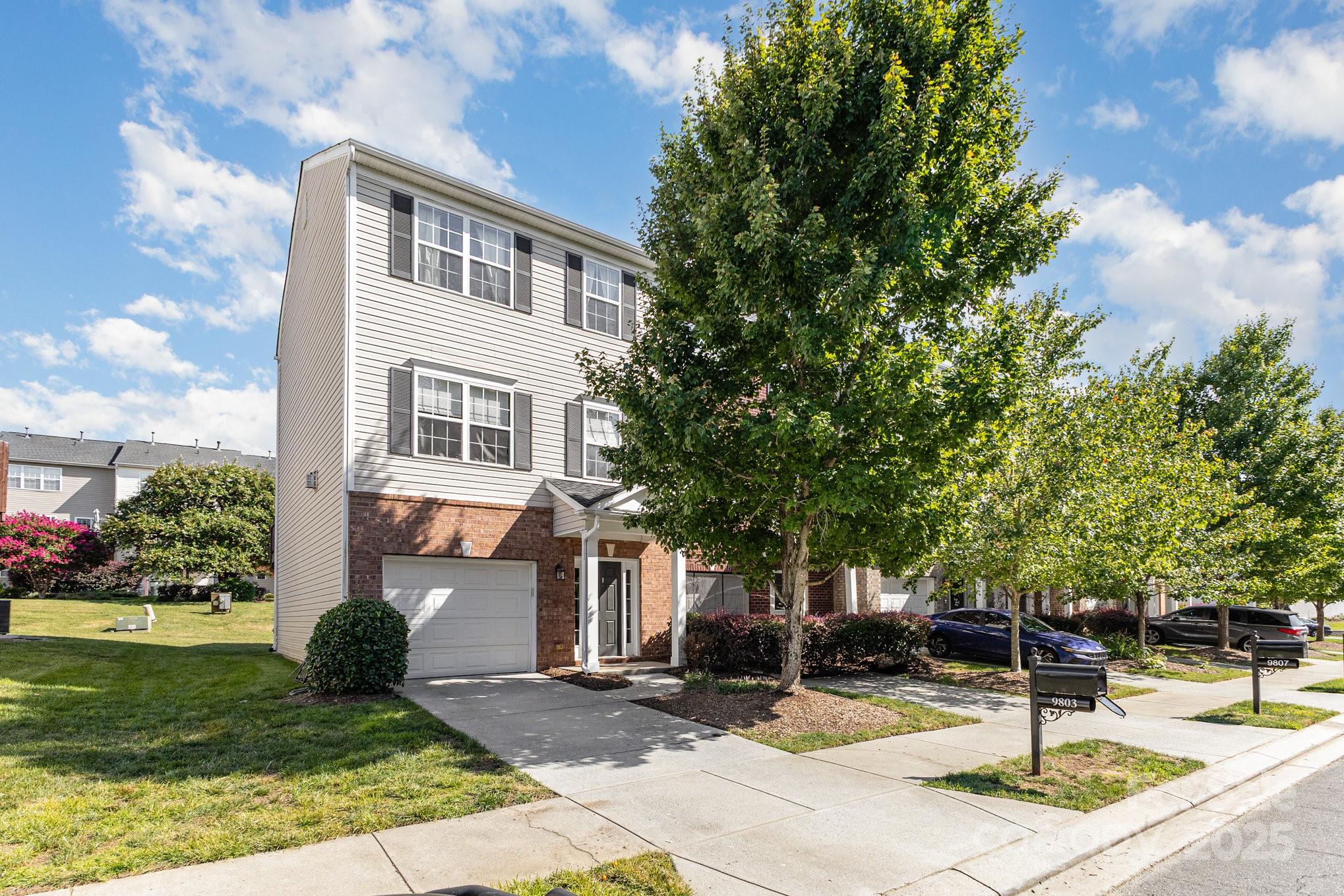 9803 Walkers Glen Drive Property Photo 18