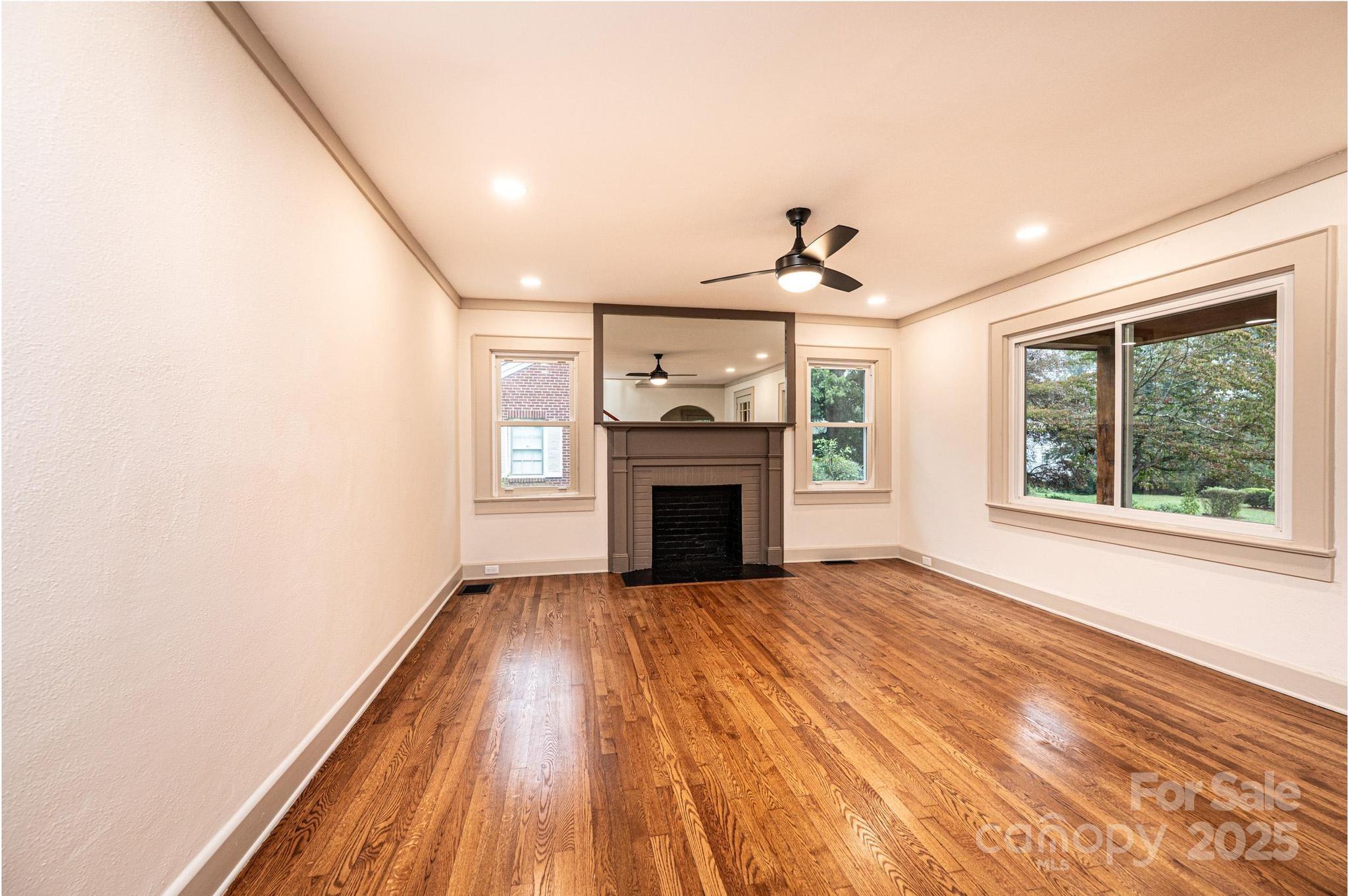 526 Kentwood Street Property Photo 11