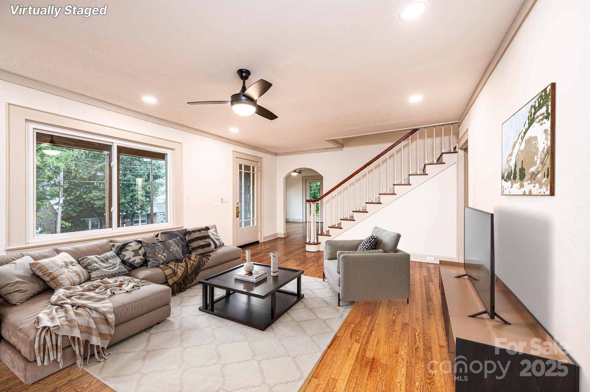 526 Kentwood Street Property Photo 12