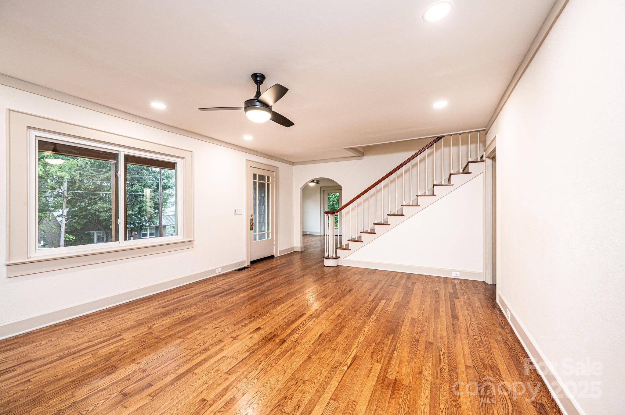 526 Kentwood Street Property Photo 13