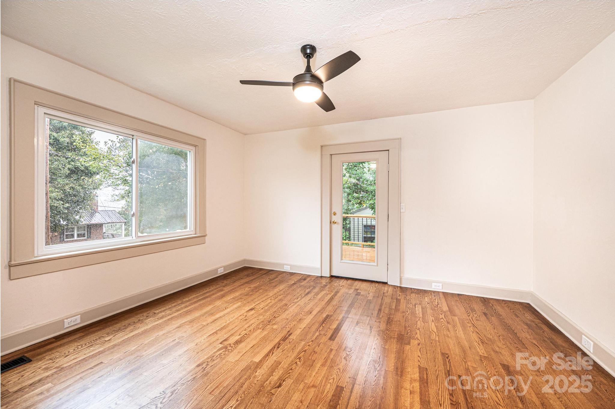 526 Kentwood Street Property Photo 15