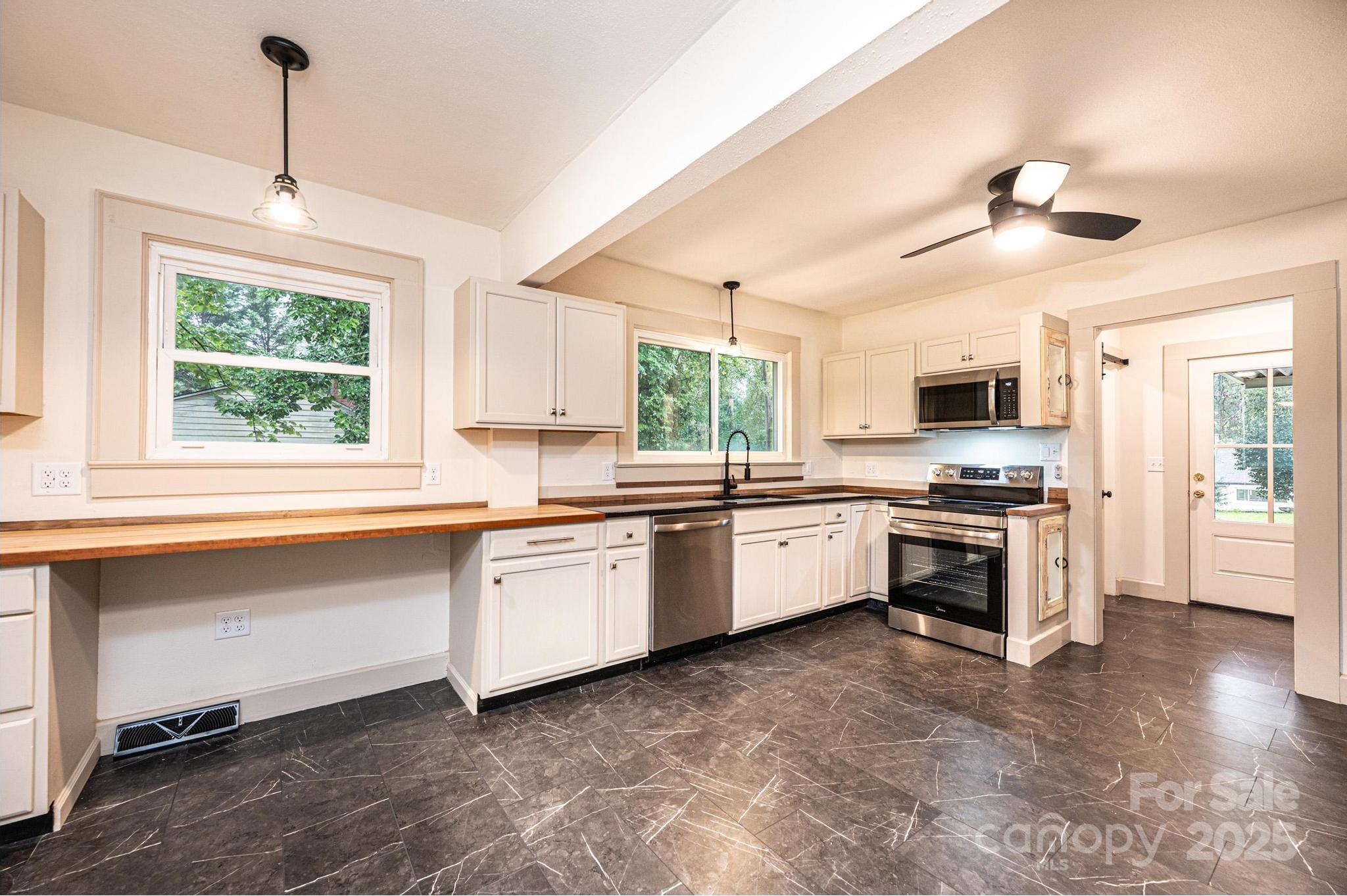 526 Kentwood Street Property Photo 18