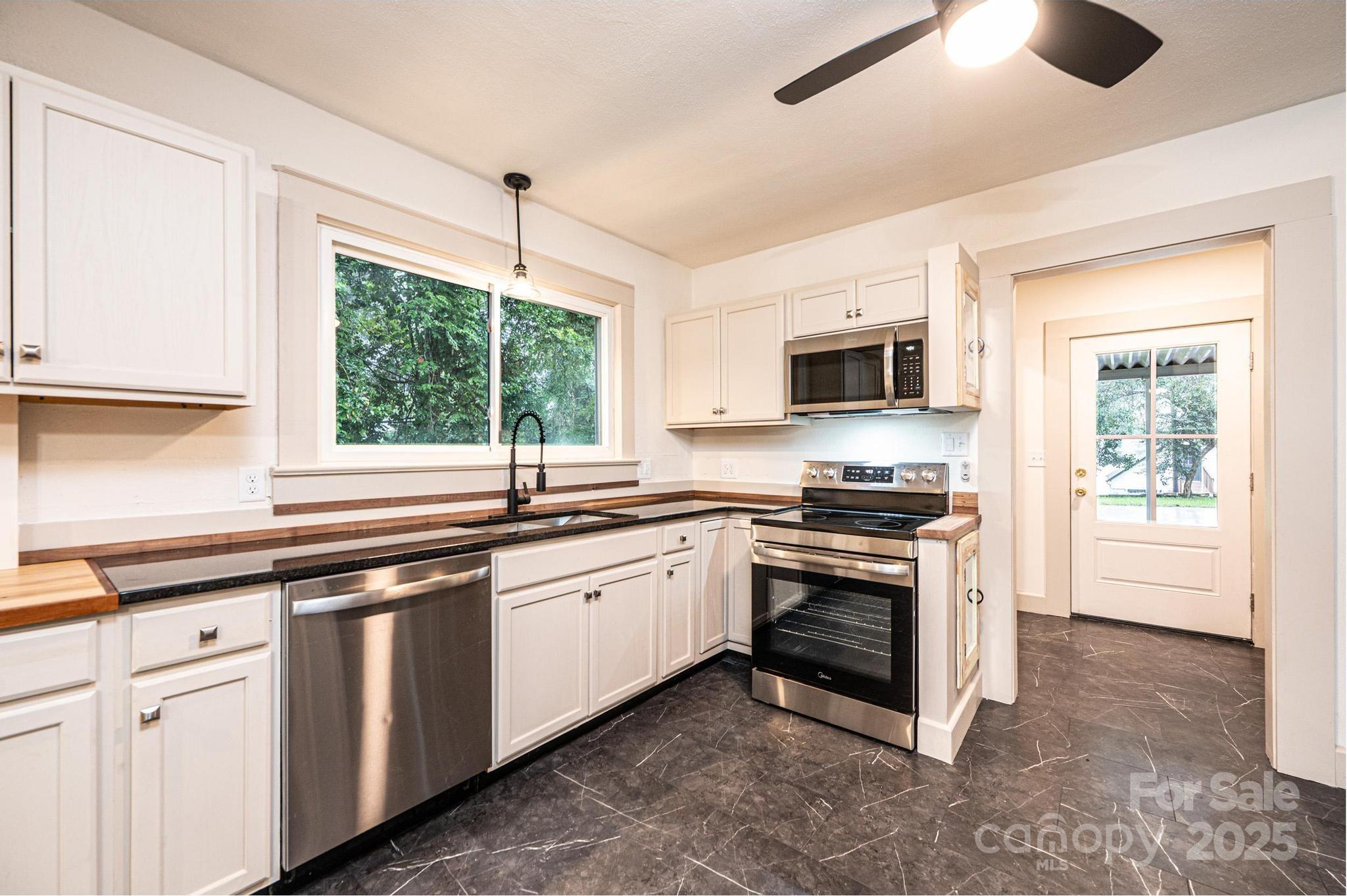 526 Kentwood Street Property Photo 20