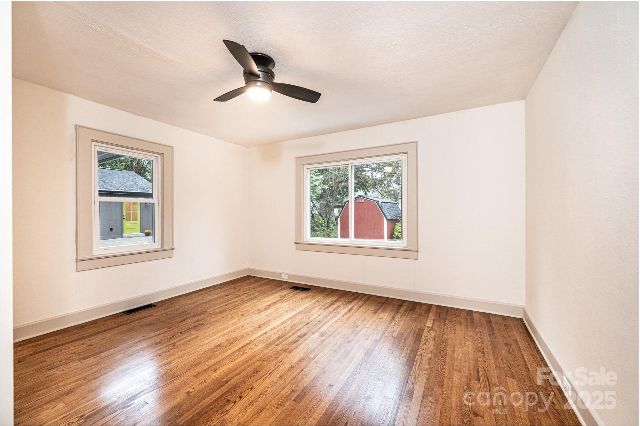 526 Kentwood Street Property Photo 25
