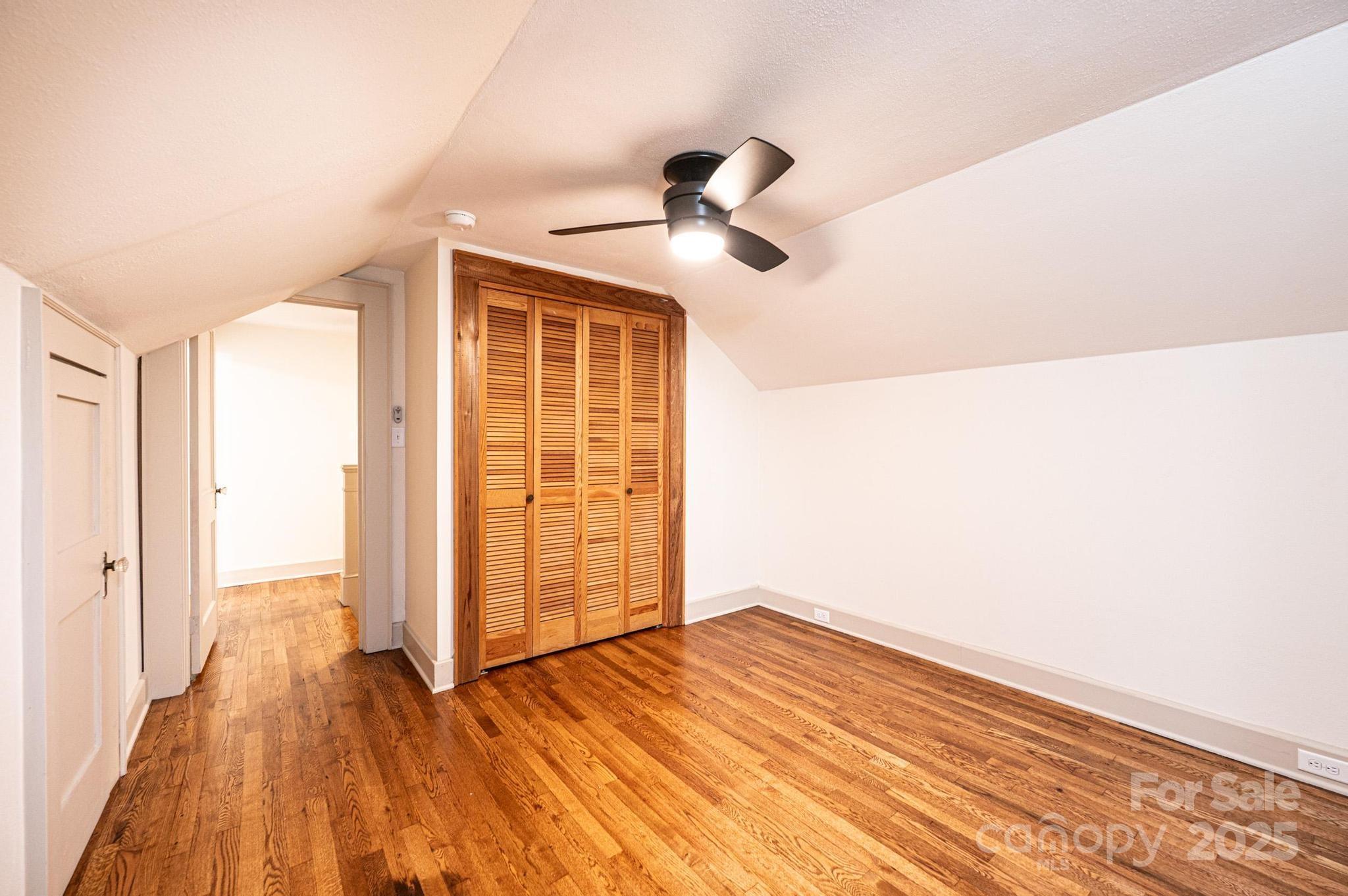 526 Kentwood Street Property Photo 30