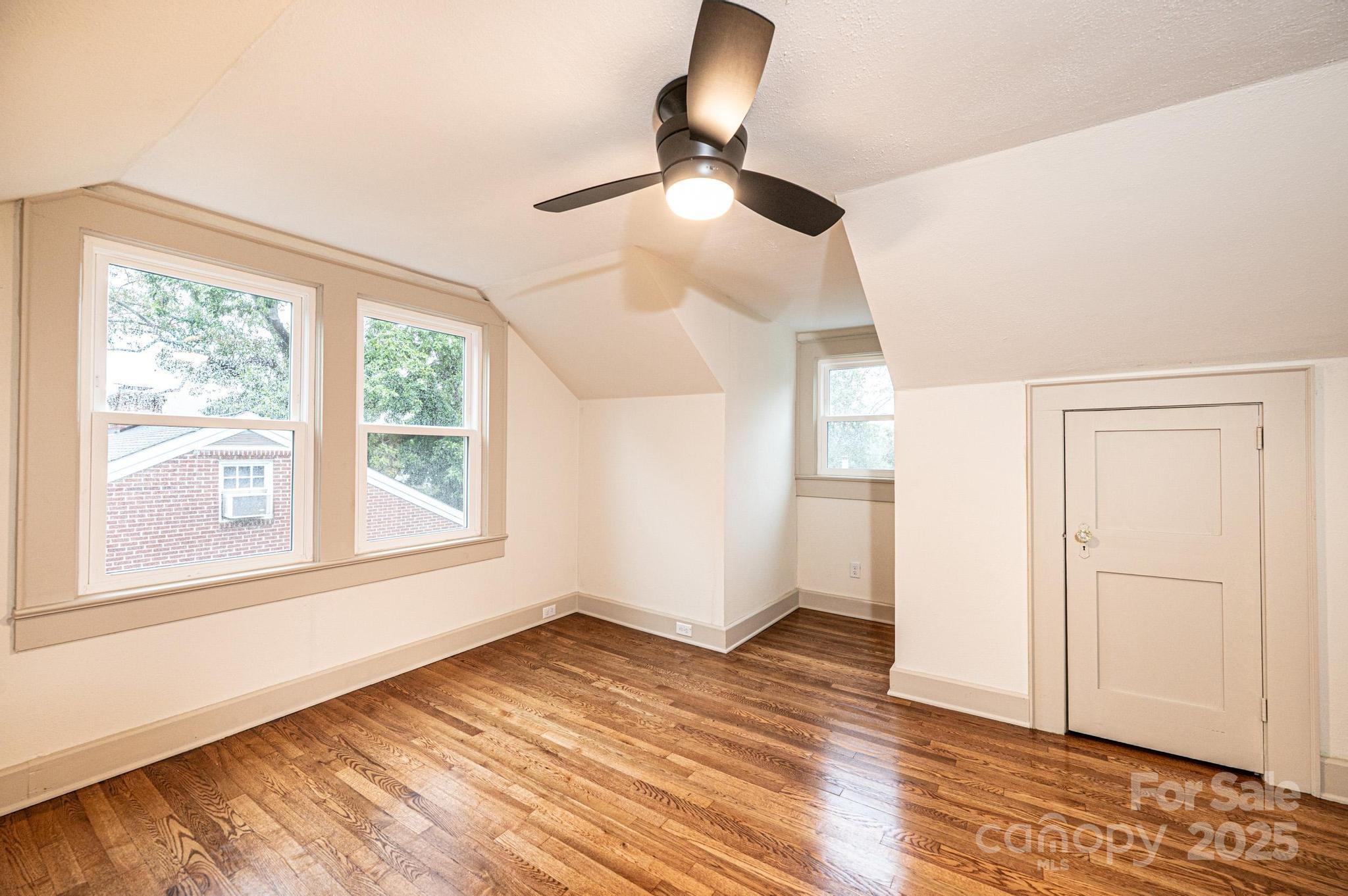 526 Kentwood Street Property Photo 33