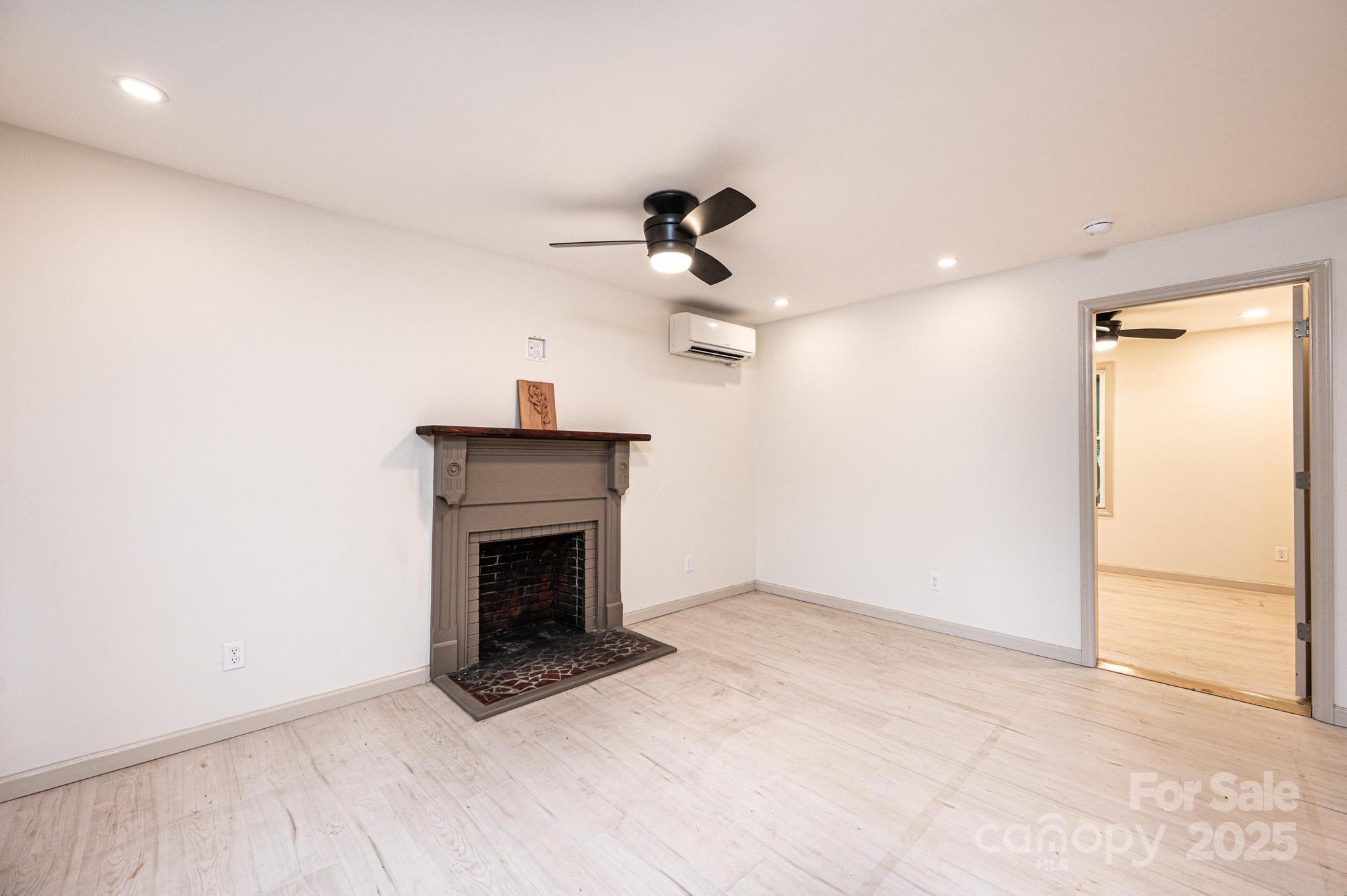 526 Kentwood Street Property Photo 37