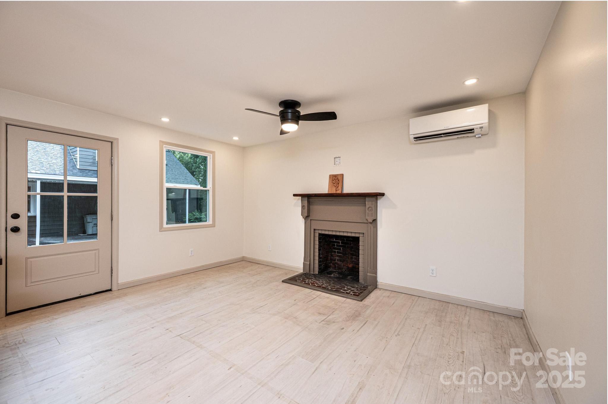 526 Kentwood Street Property Photo 43