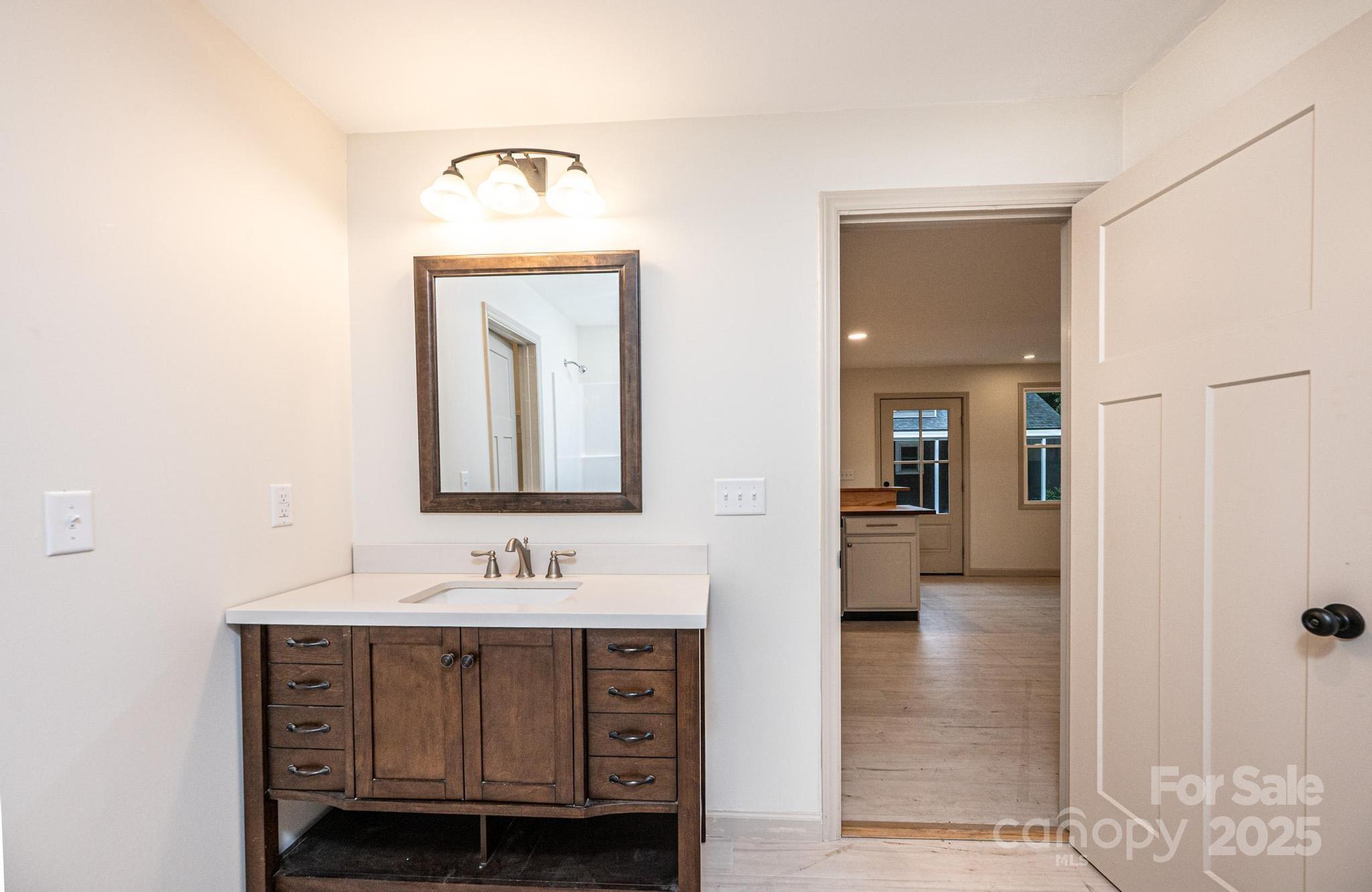 526 Kentwood Street Property Photo 45