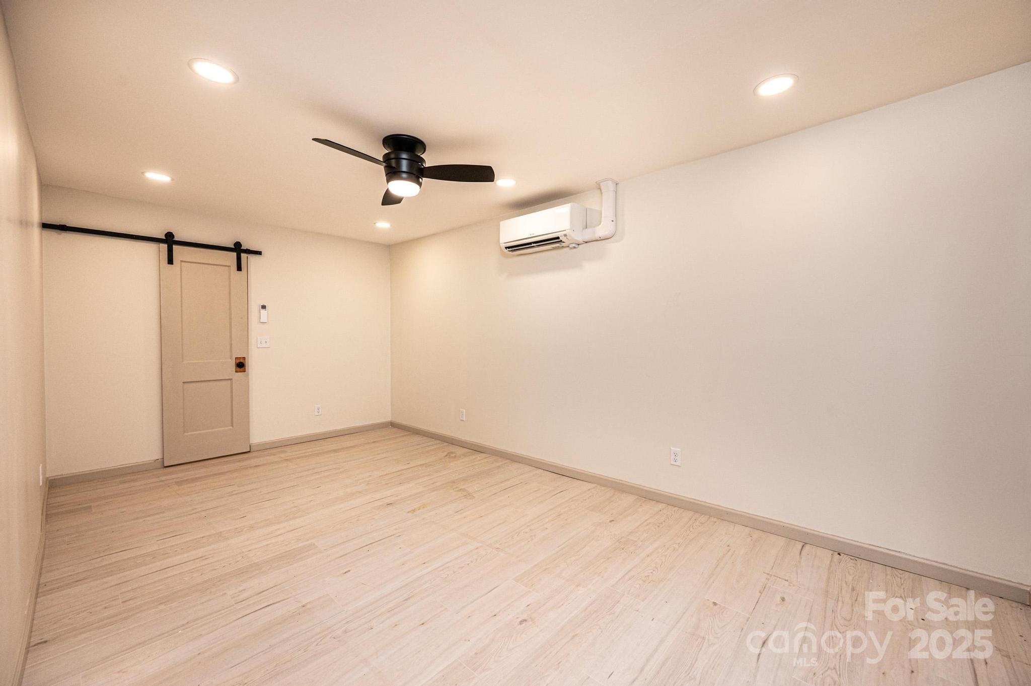 526 Kentwood Street Property Photo 46