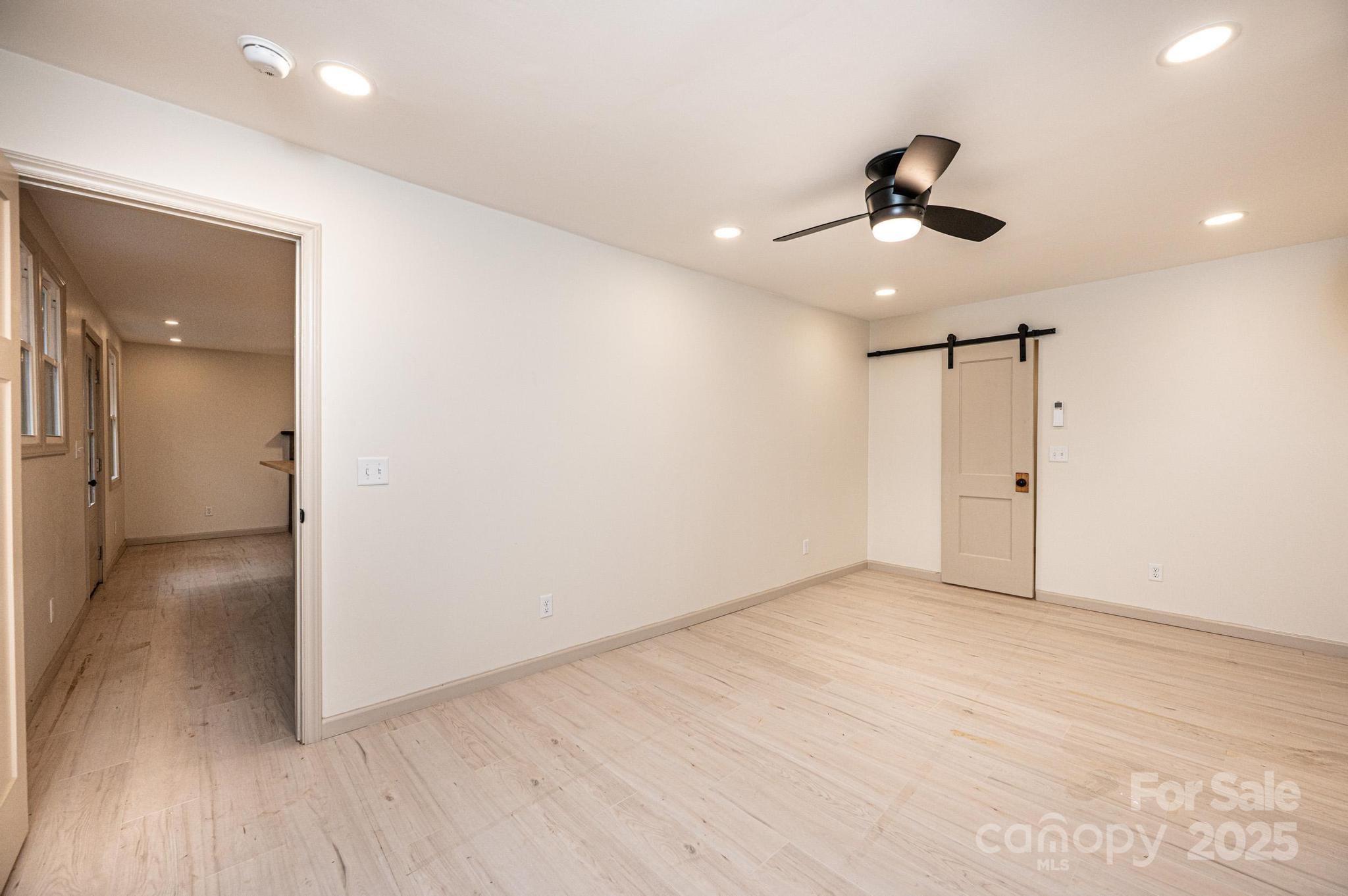 526 Kentwood Street Property Photo 47