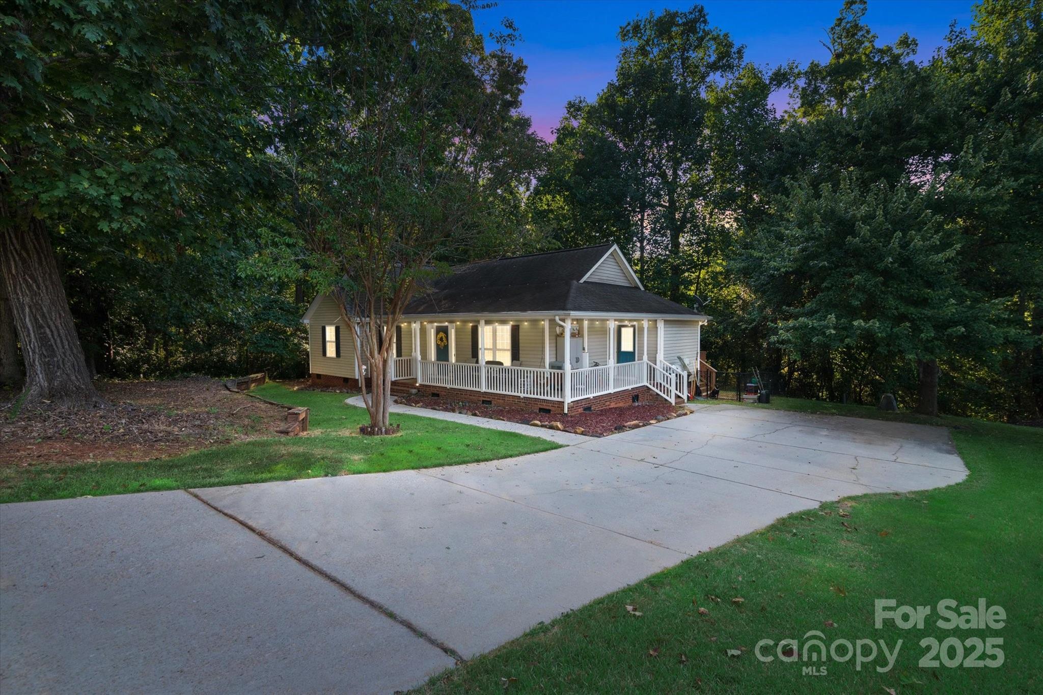 914 Ragin Lane Property Photo 3