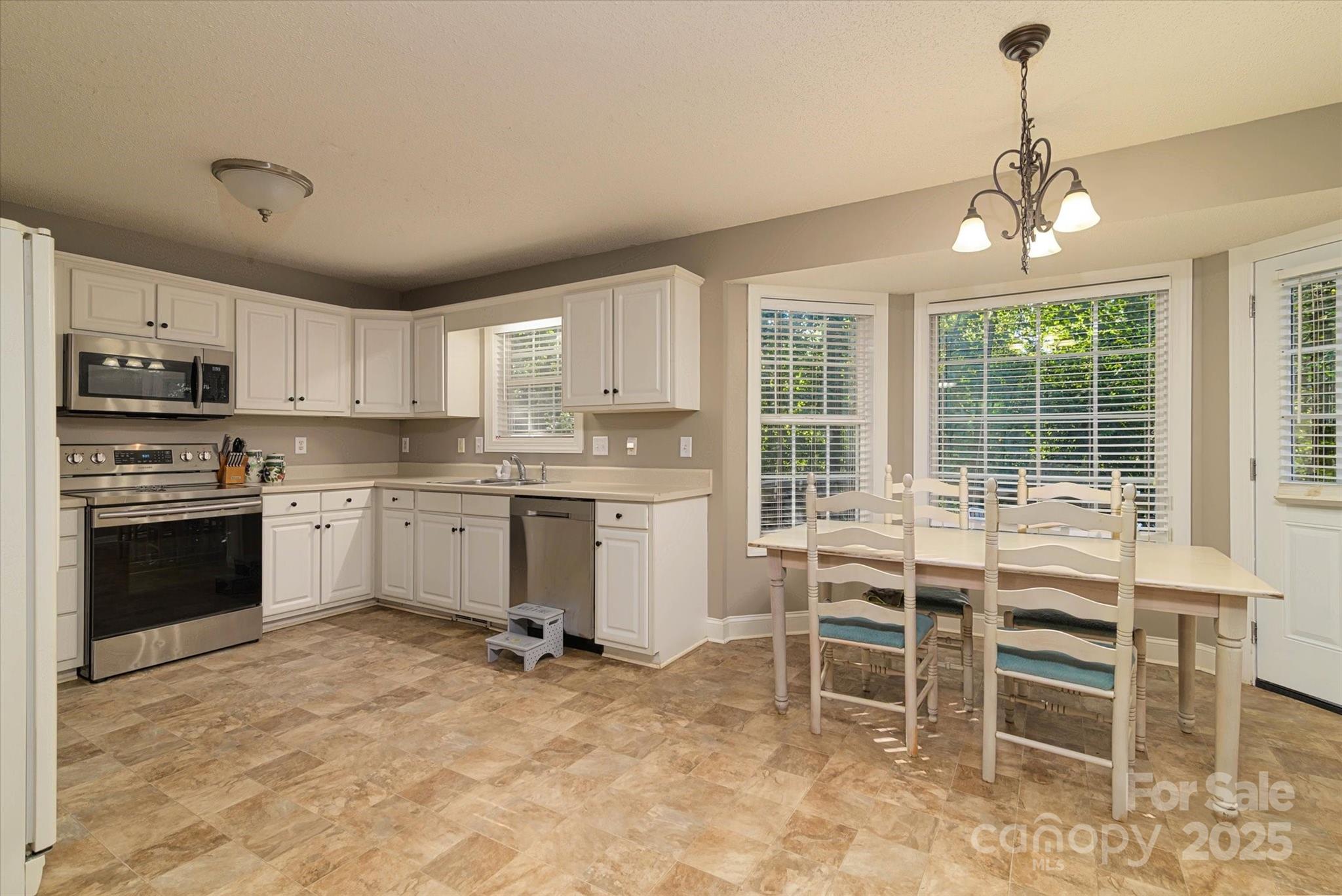 914 Ragin Lane Property Photo 16
