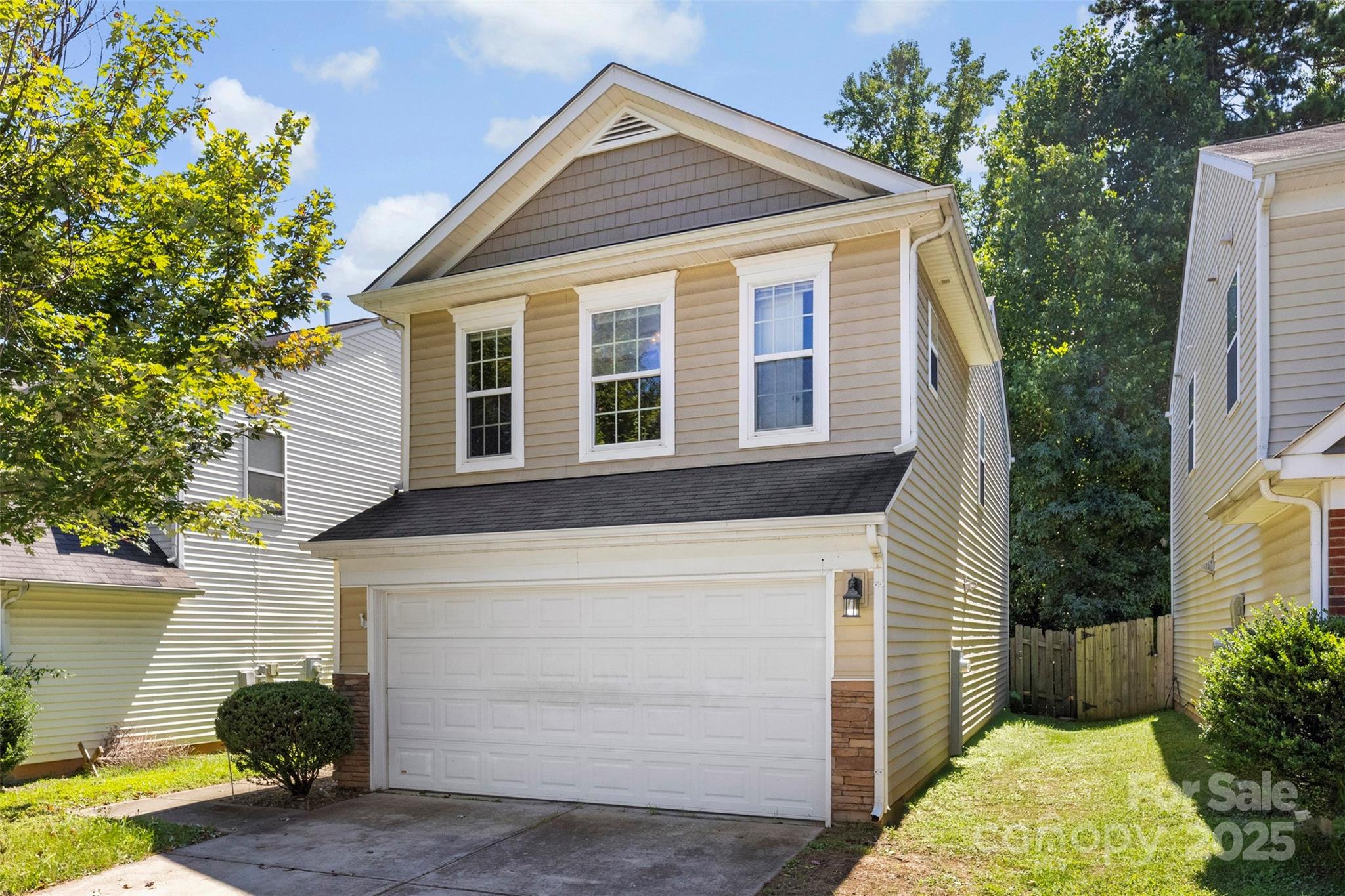 2415 Cairns Mill Court Property Photo 2