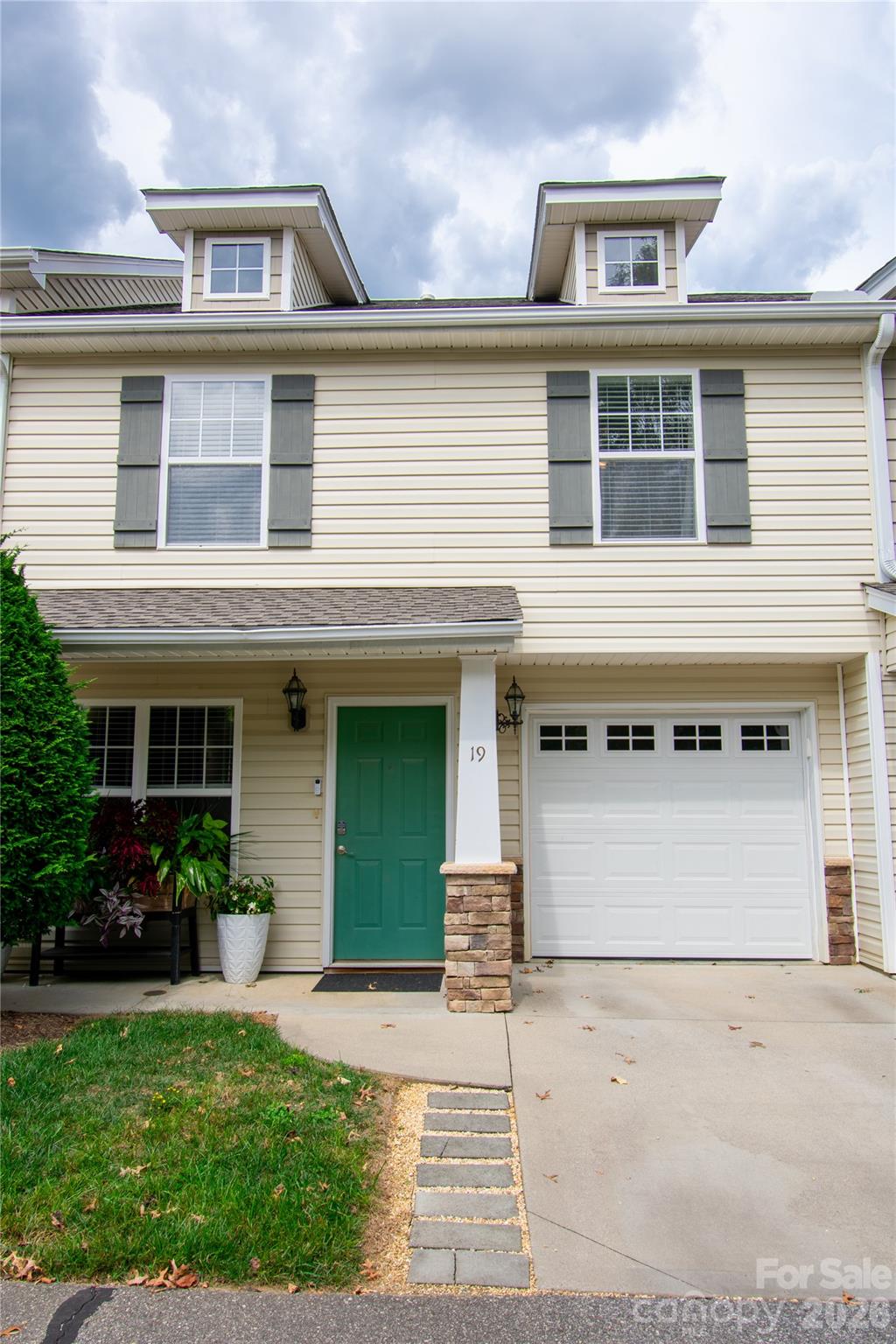 19 Singleton Lane Property Photo 2