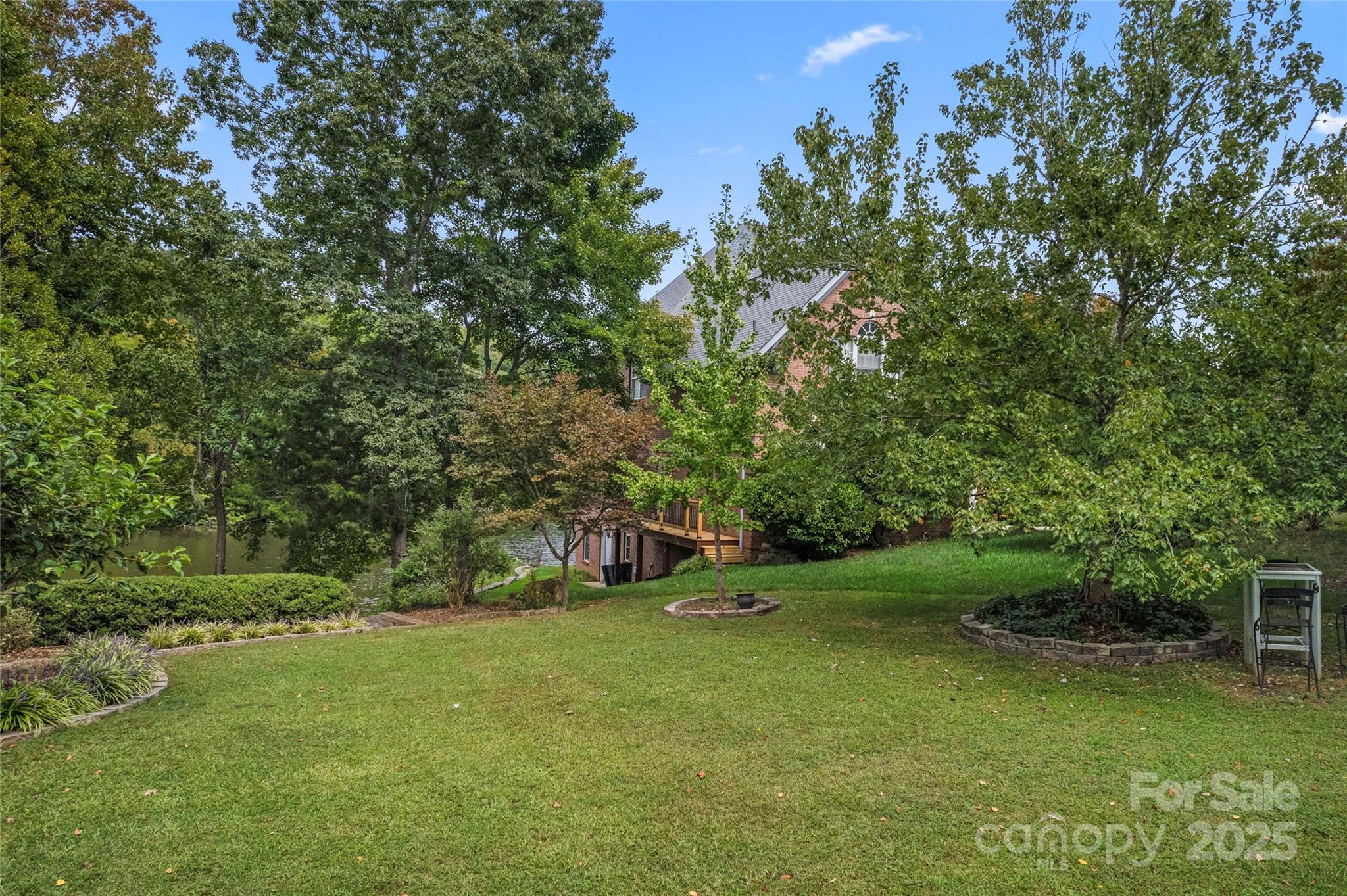 142 Canterbury Crossing Property Photo 3