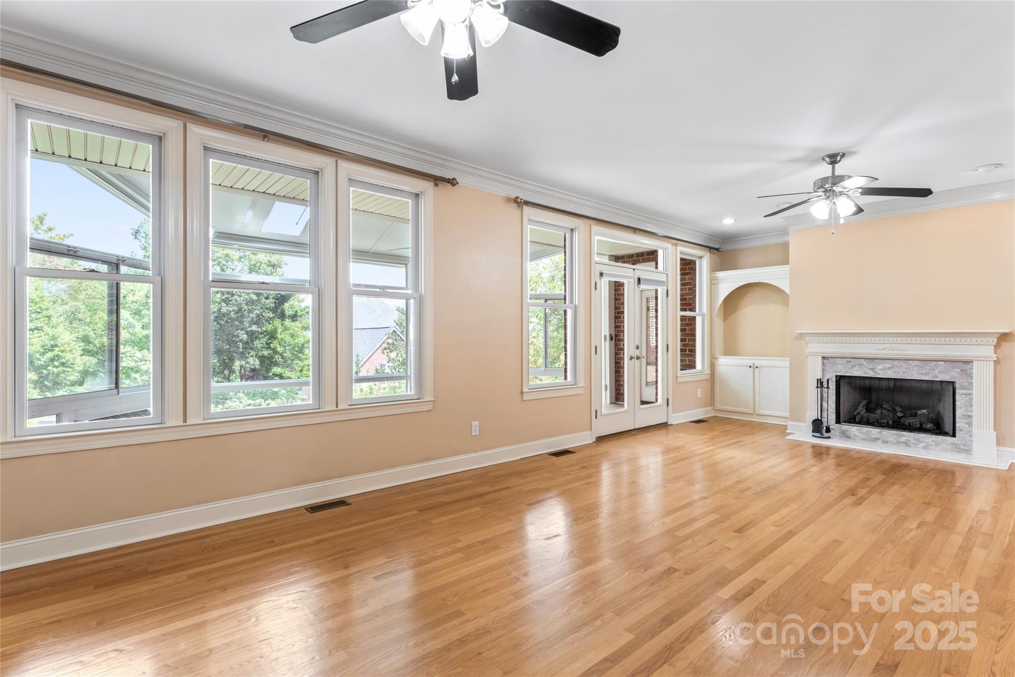 142 Canterbury Crossing Property Photo 8