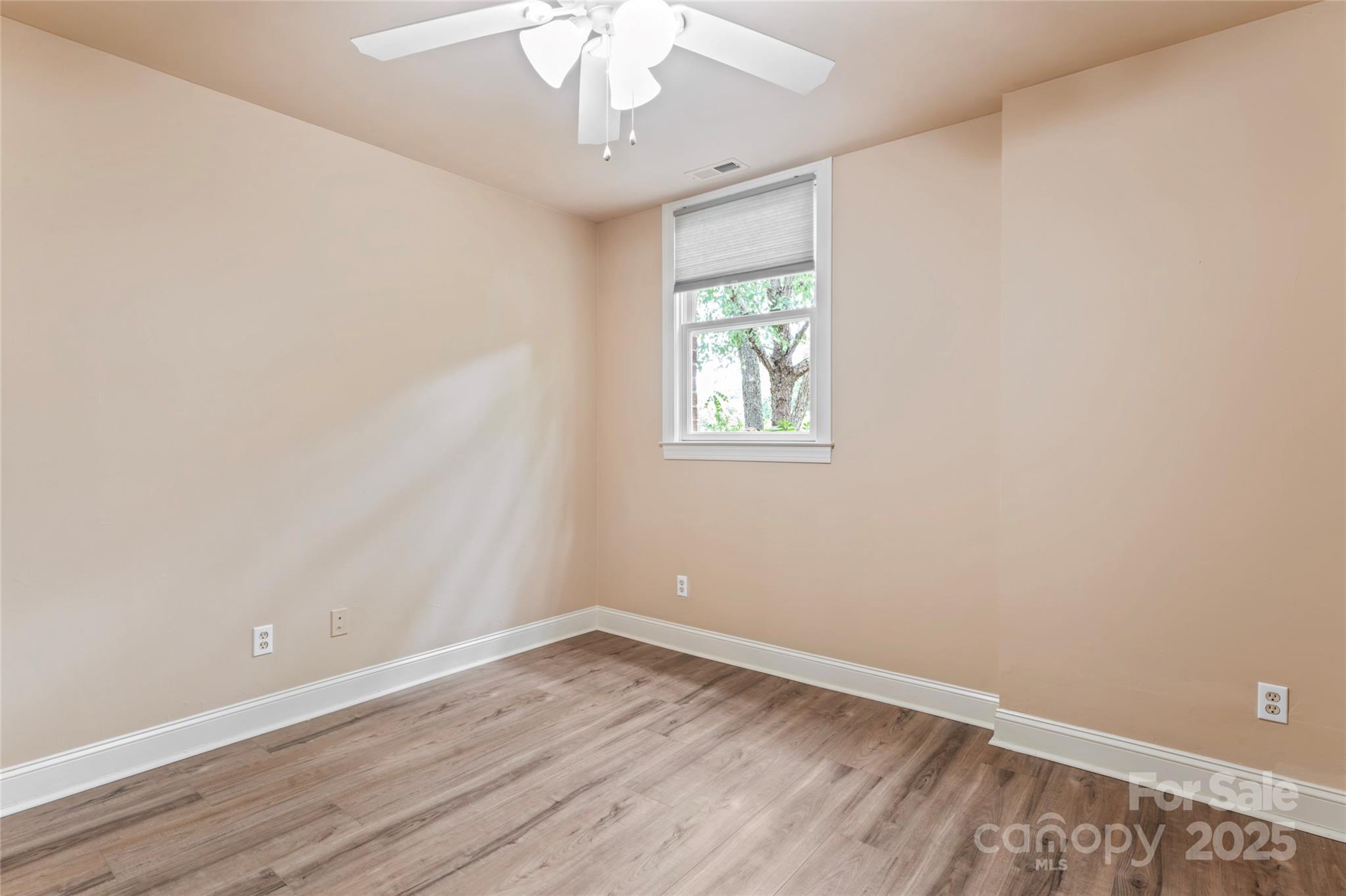 142 Canterbury Crossing Property Photo 26