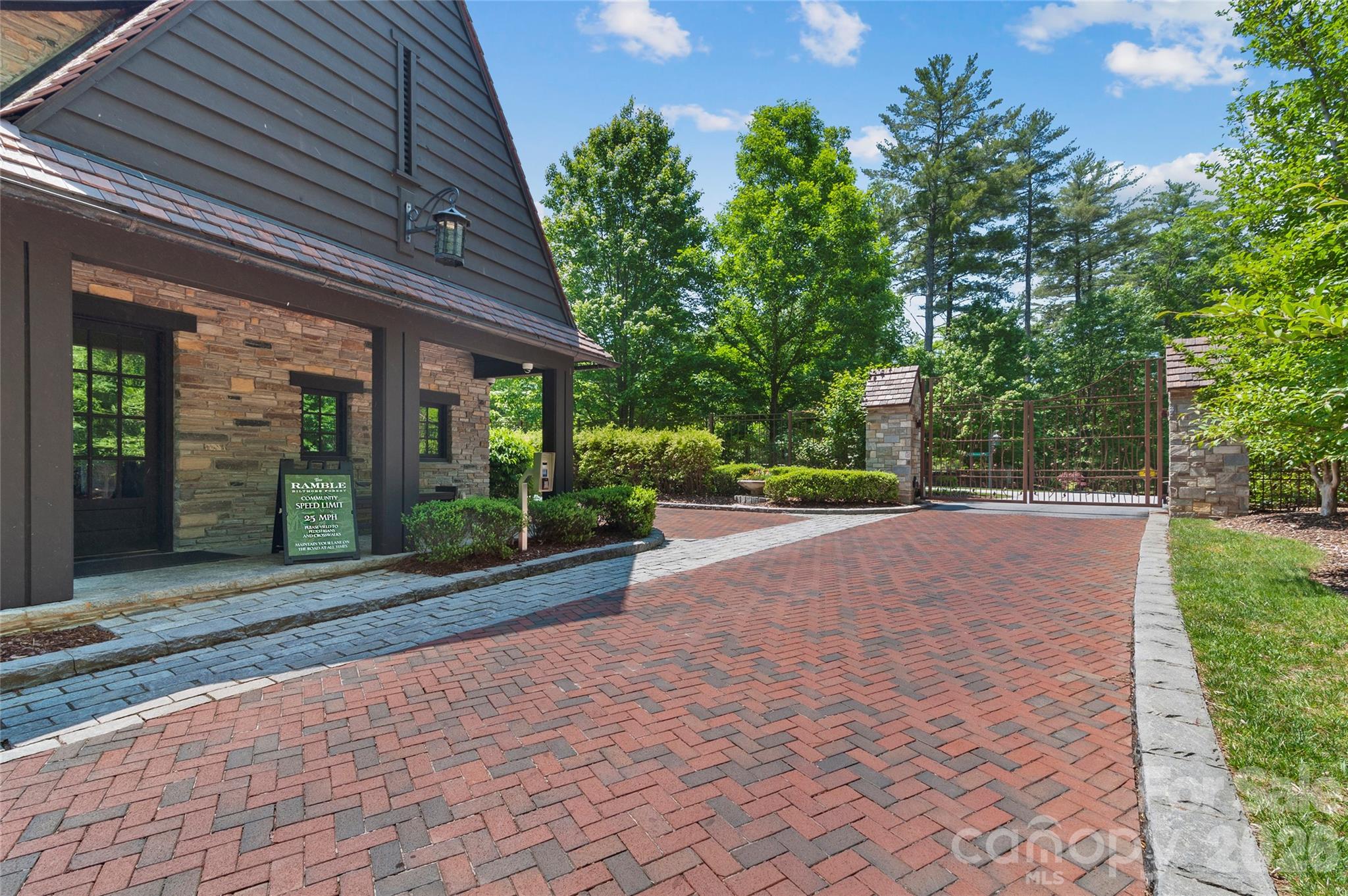 15 Mirehouse Run Property Photo 12