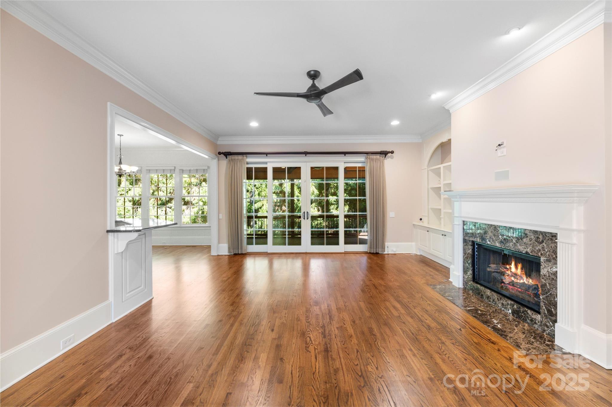 8928 Heydon Hall Circle Property Photo 4