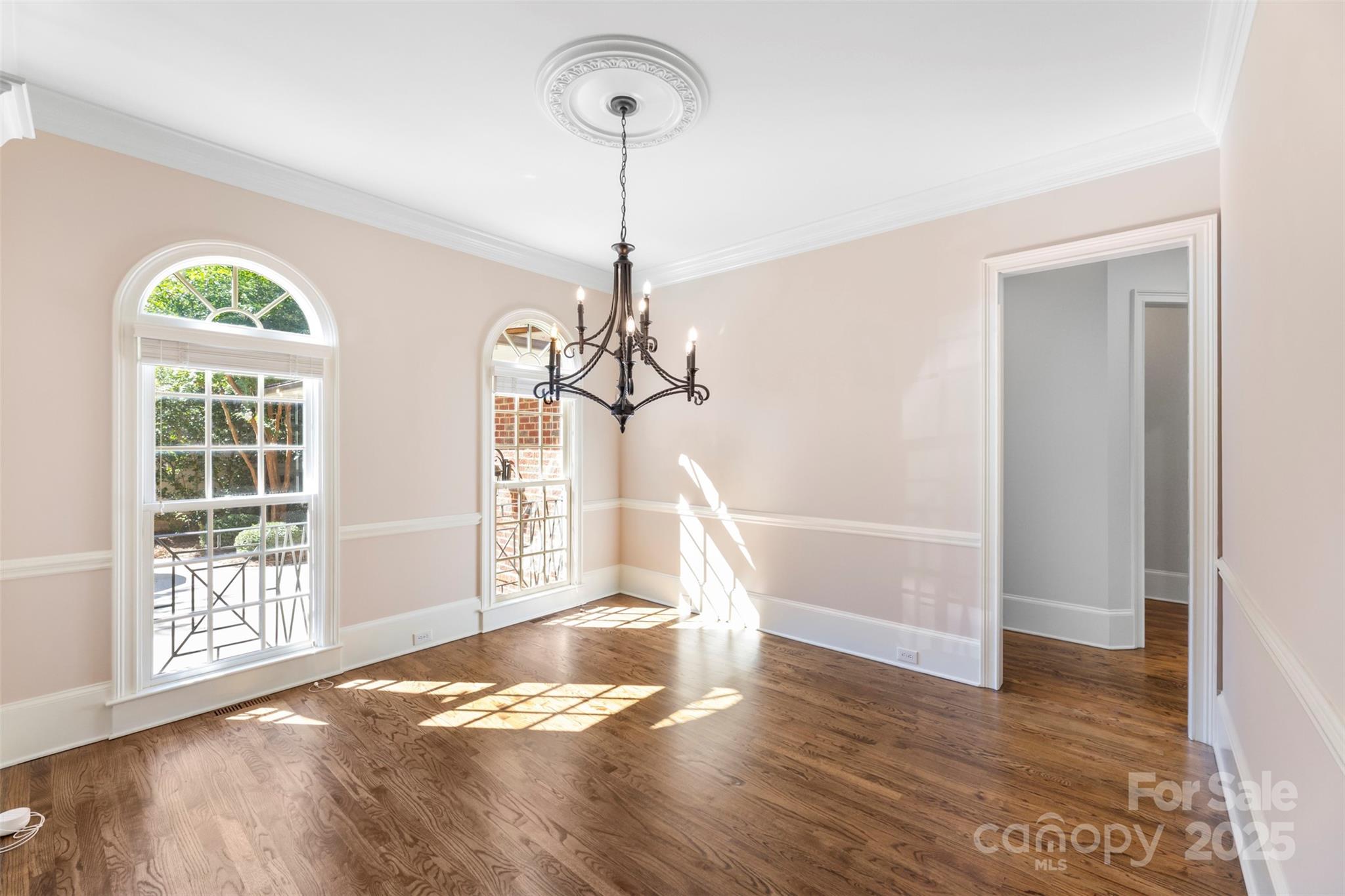 8928 Heydon Hall Circle Property Photo 5