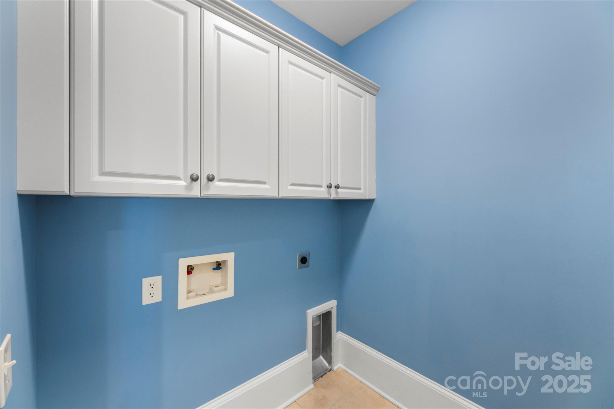 8928 Heydon Hall Circle Property Photo 12