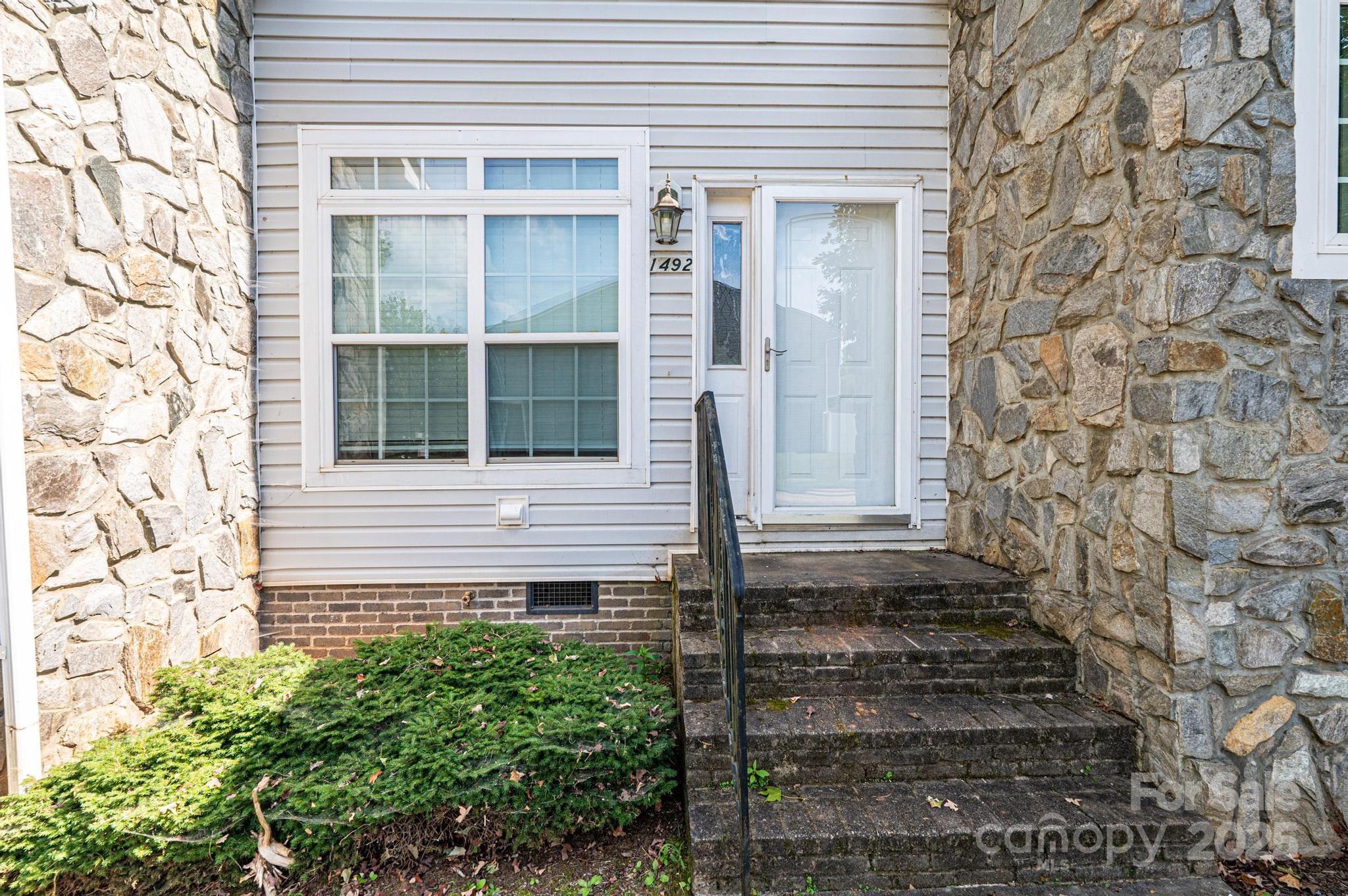 1492 Mulberry Ridge Drive Property Photo 4