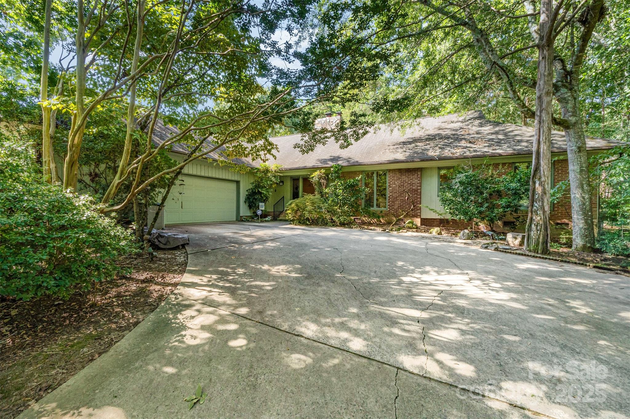 5217 Hillingdon Road Property Photo 1