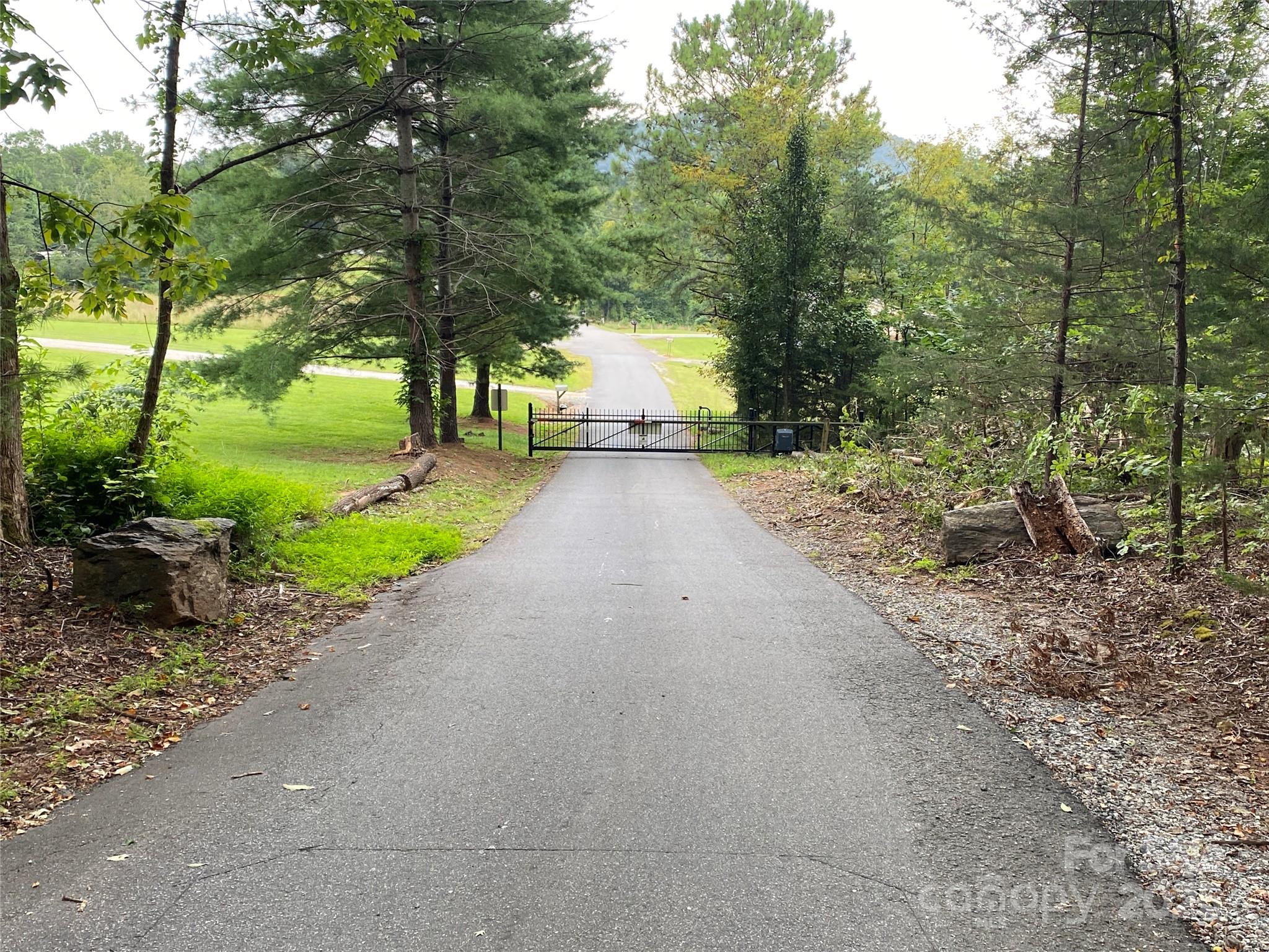 00 Springvalley Drive Property Photo 6