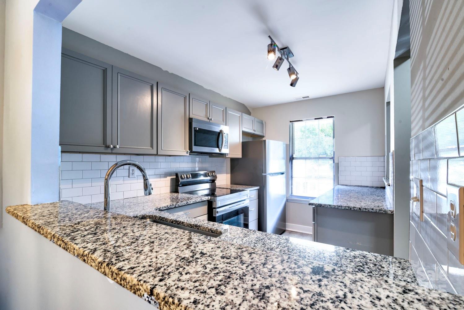 6129 Windsor Gate Lane Property Photo 5