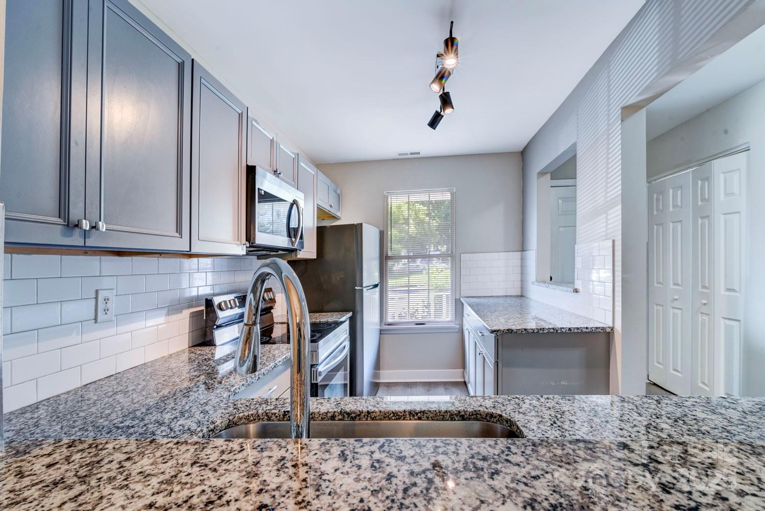 6129 Windsor Gate Lane Property Photo 6