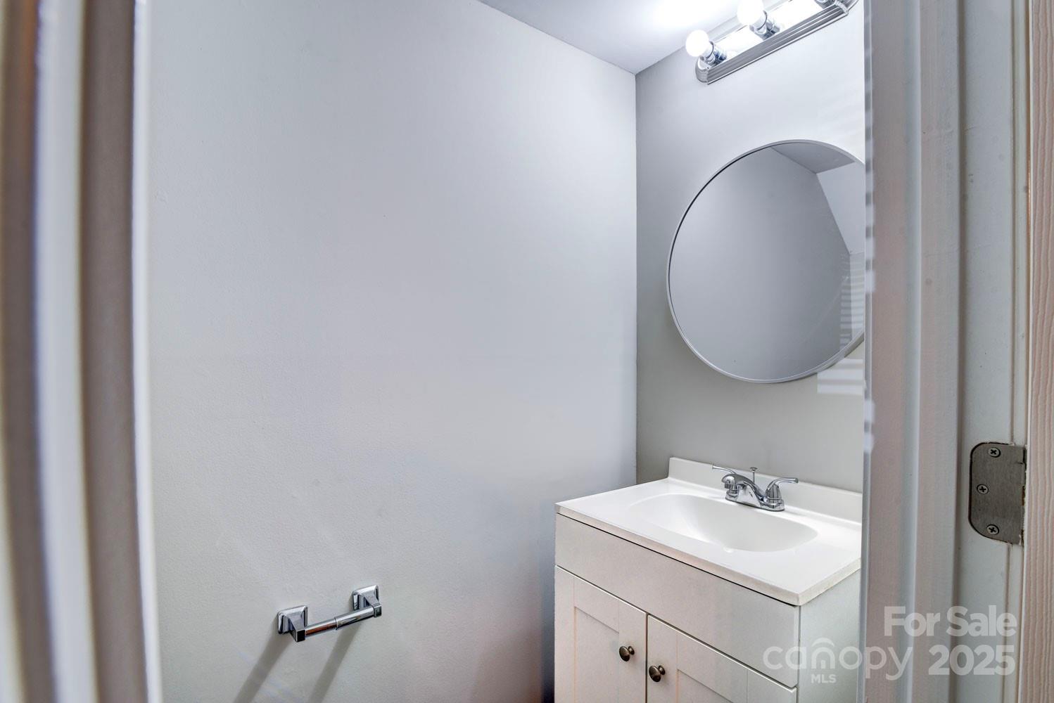 6129 Windsor Gate Lane Property Photo 8