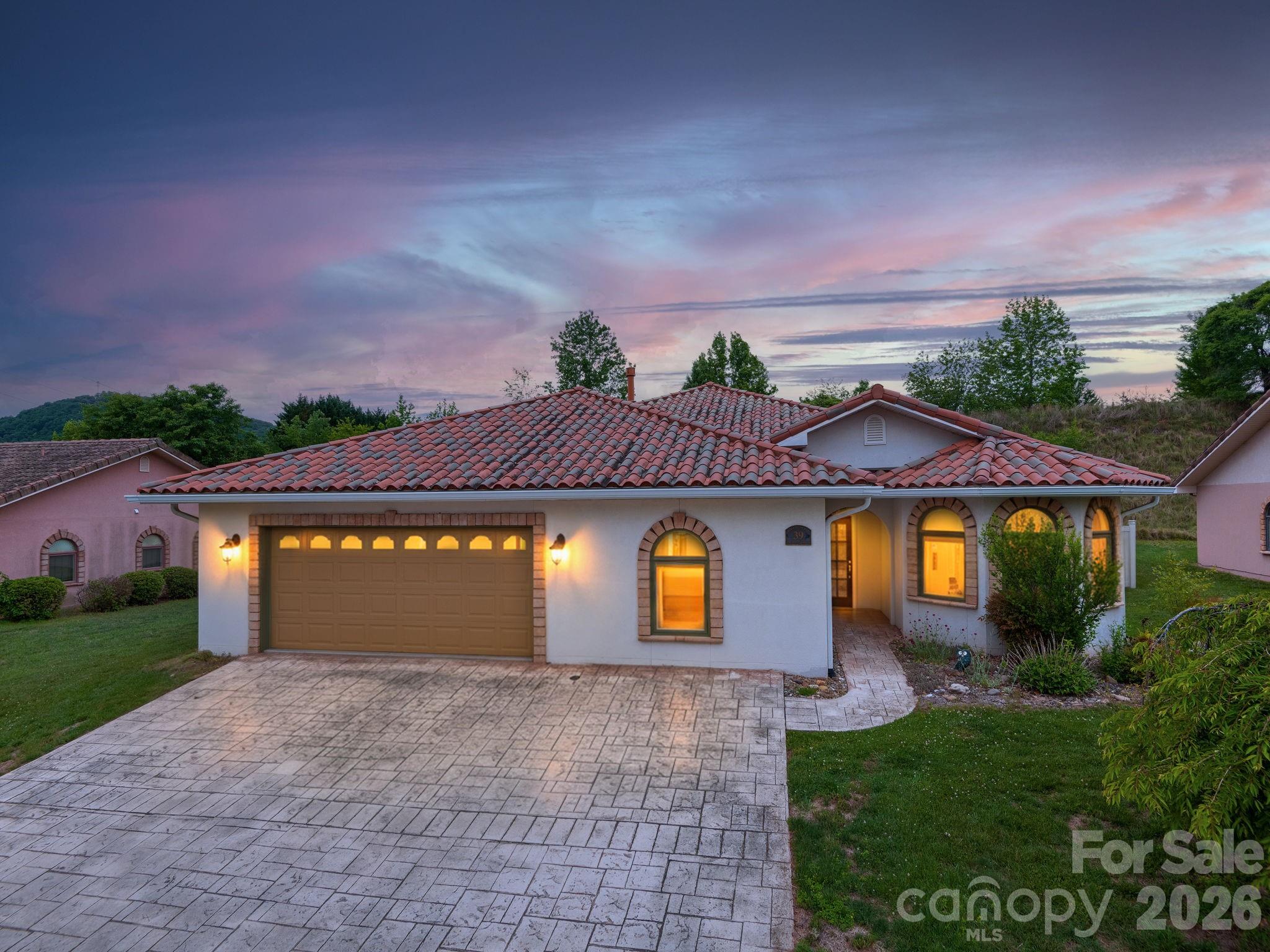 39 Pacifico Drive Property Photo 2