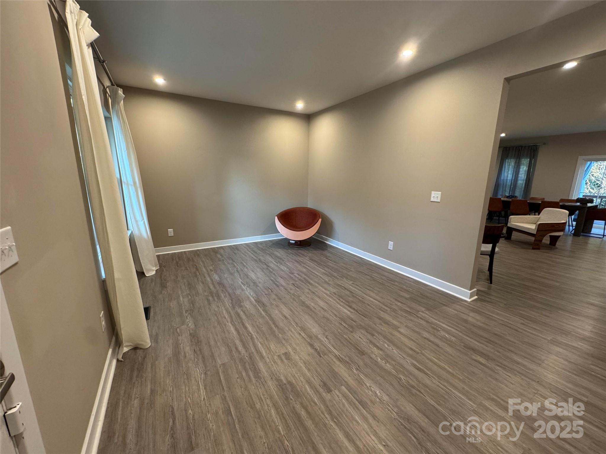 7708 W Berkeley Road Property Photo 4