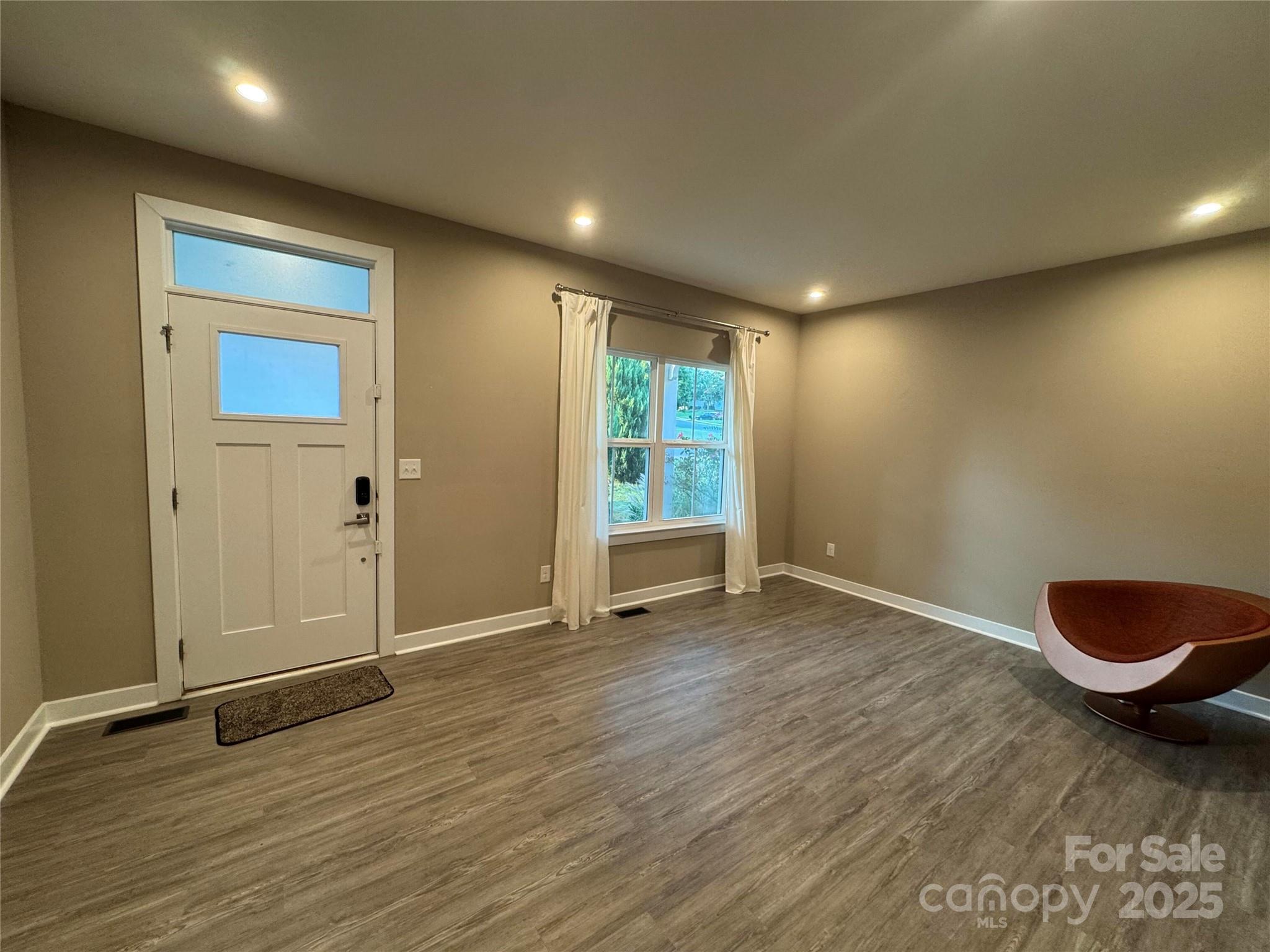 7708 W Berkeley Road Property Photo 5