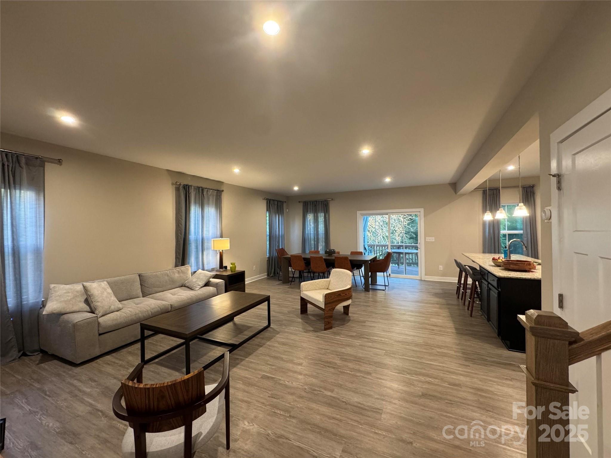 7708 W Berkeley Road Property Photo 6