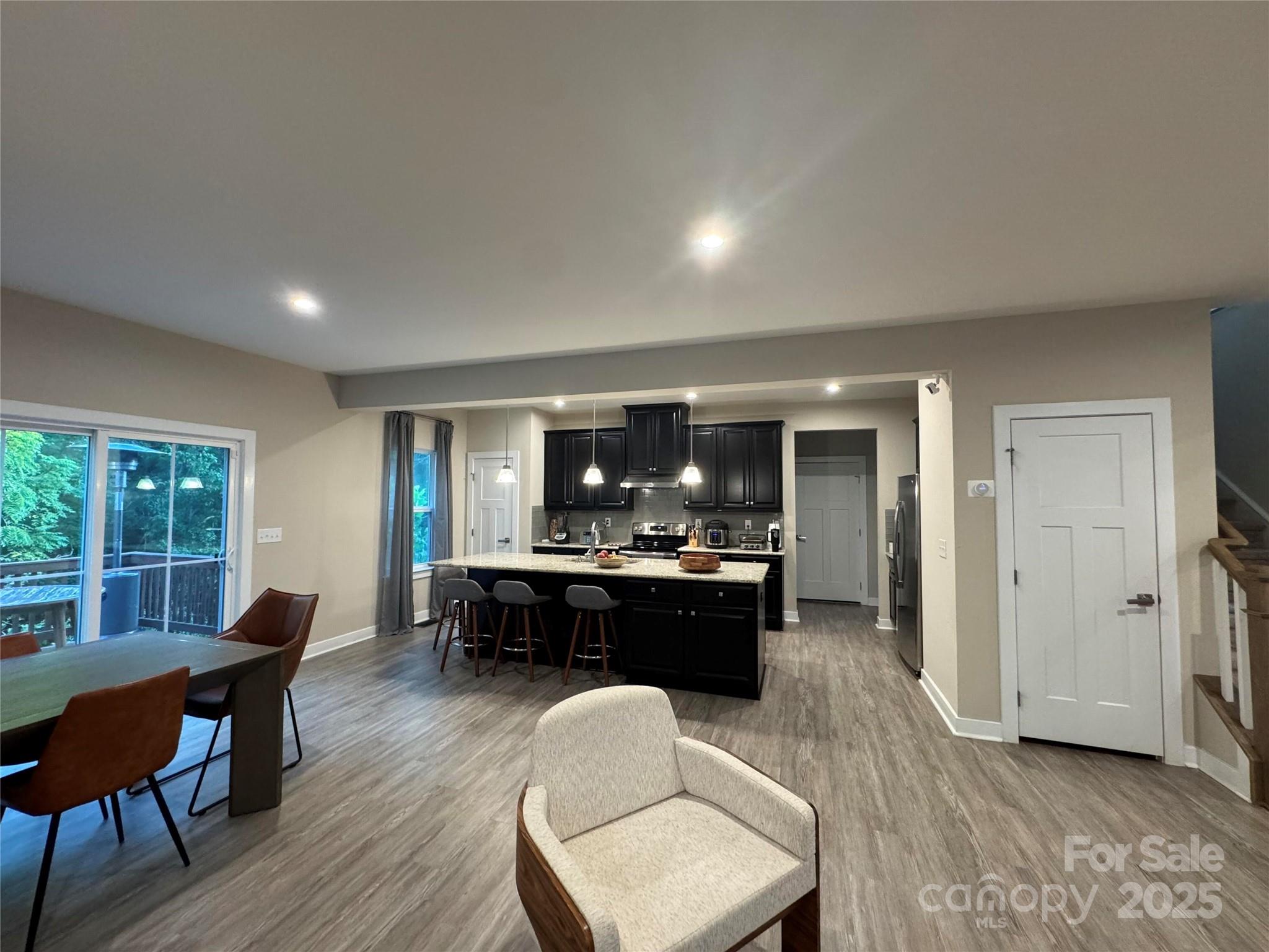 7708 W Berkeley Road Property Photo 7