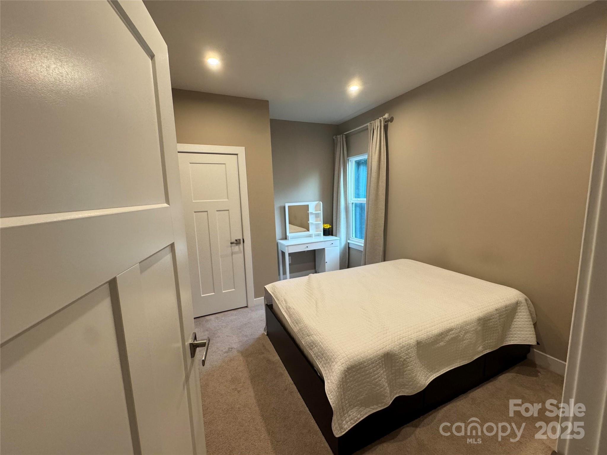 7708 W Berkeley Road Property Photo 12