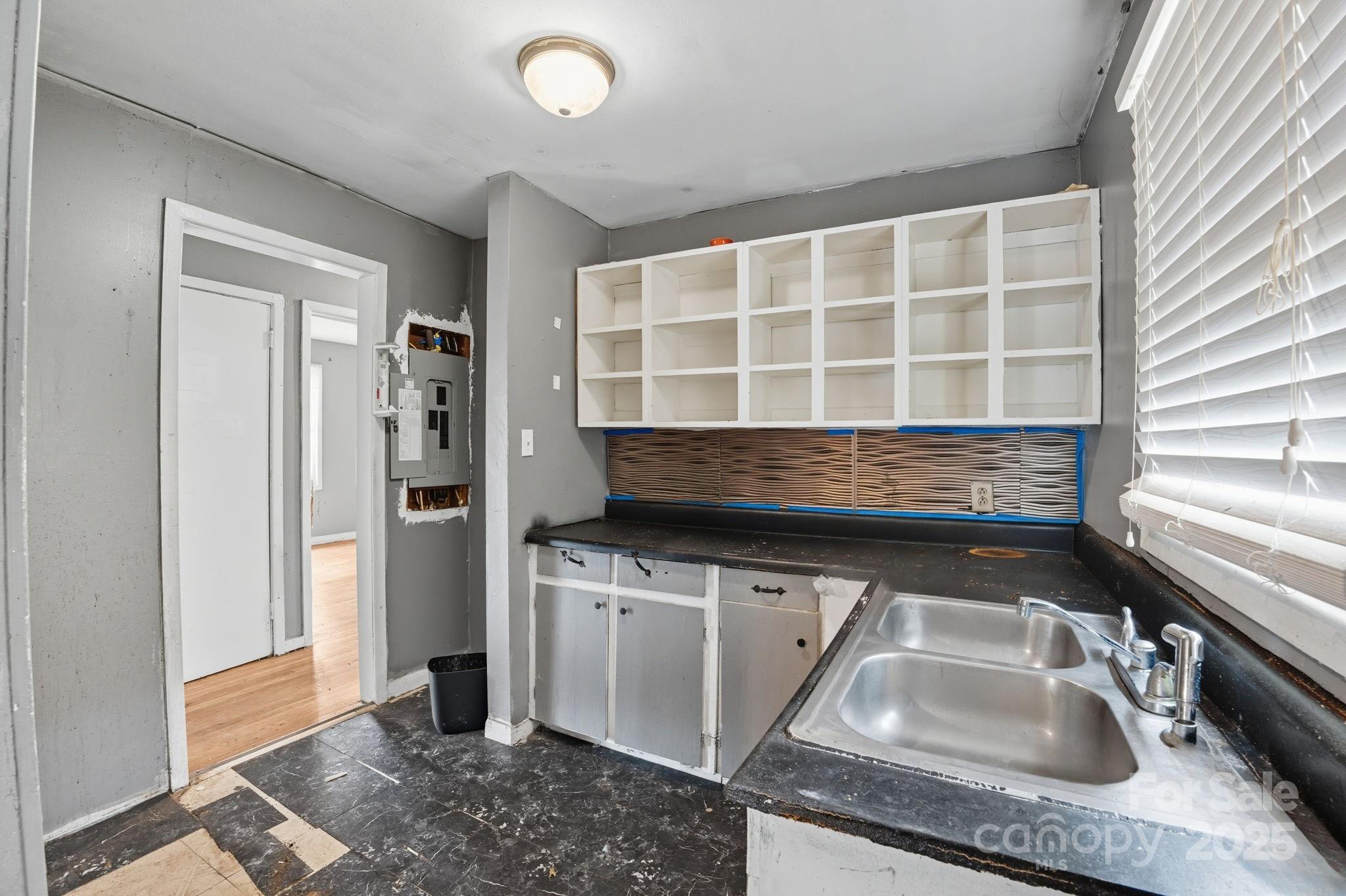 2707 Mason Street Property Photo 6