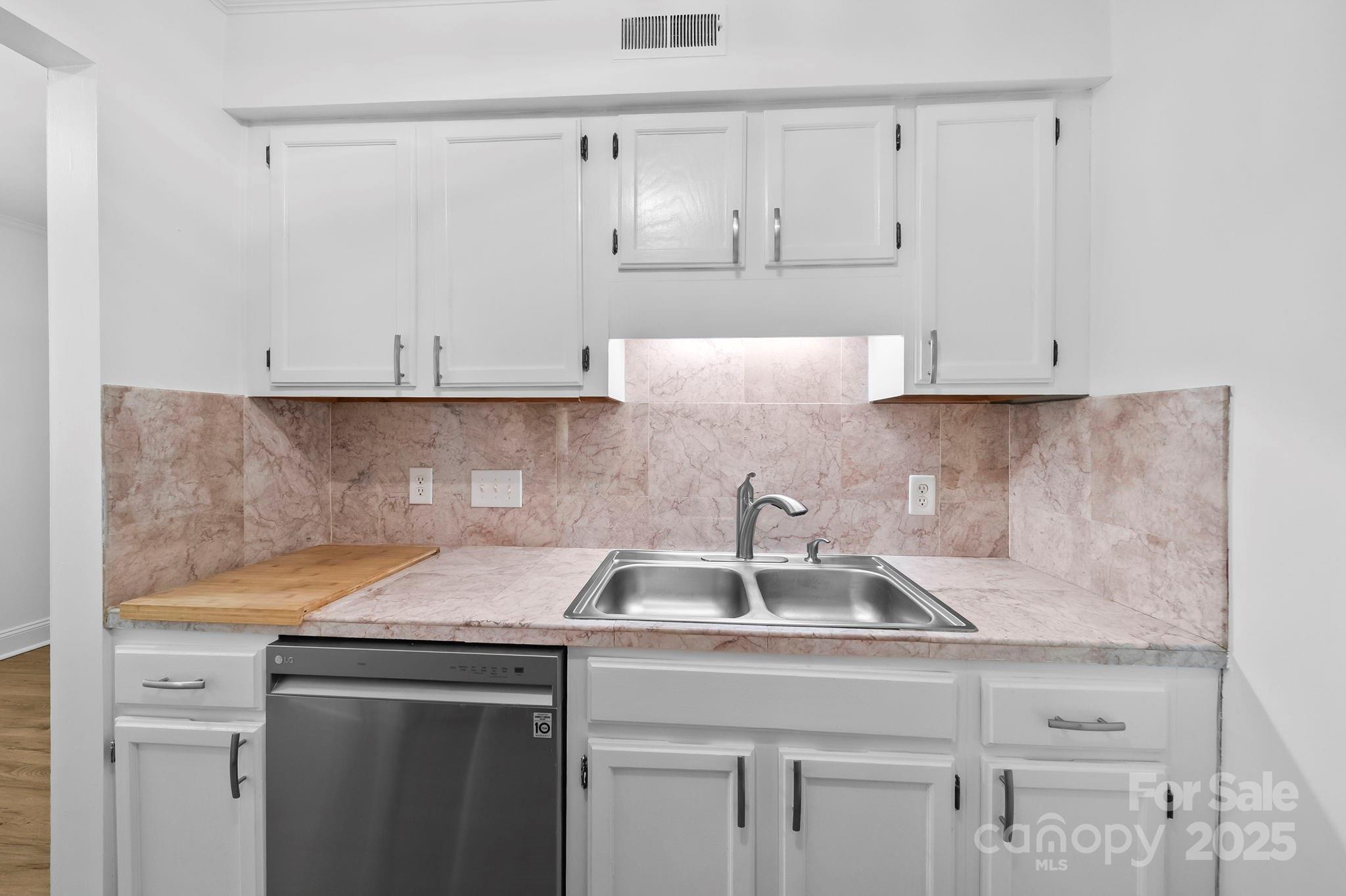 3147 Heathstead Place Property Photo 8