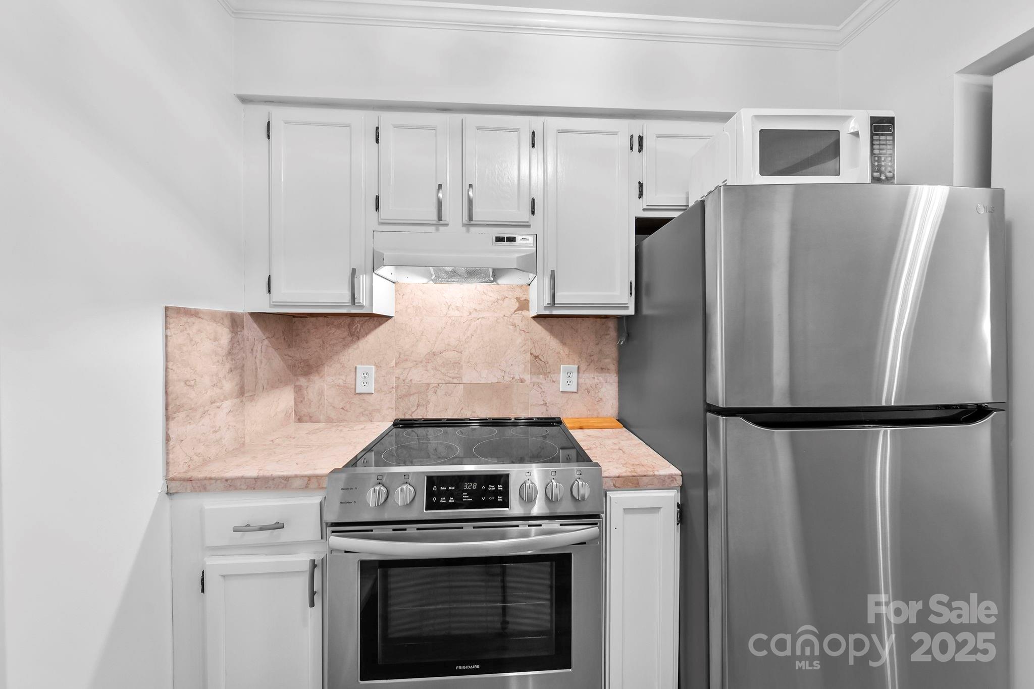 3147 Heathstead Place Property Photo 10