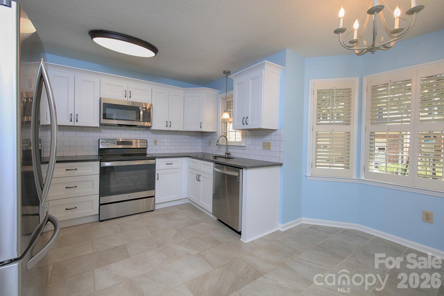 783 Union Street Property Photo 4