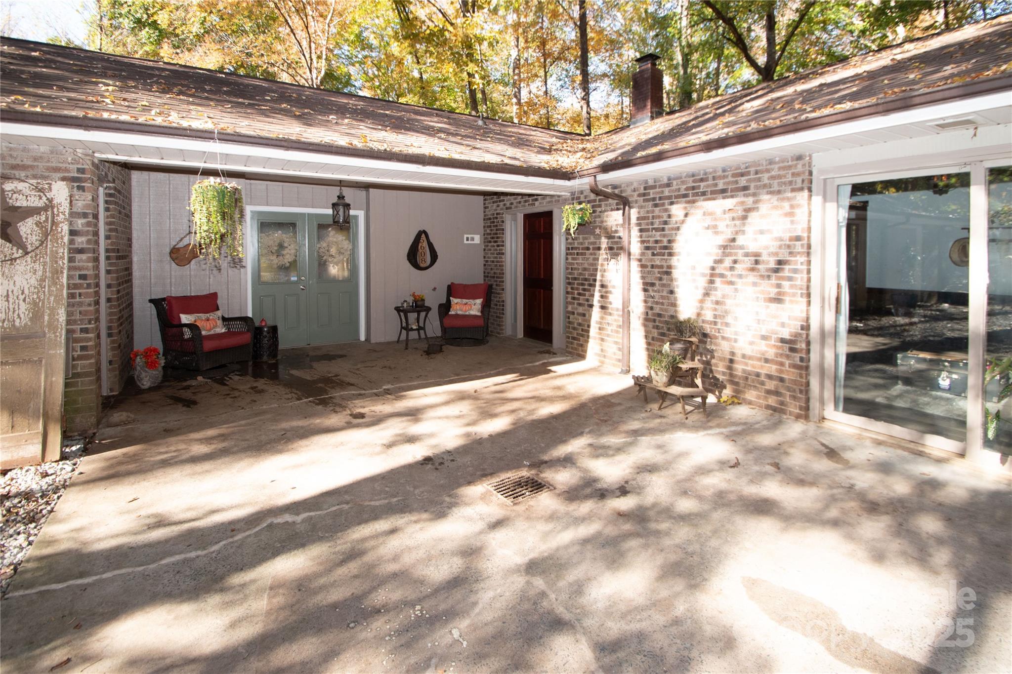 5608 Davis Road Property Photo 3