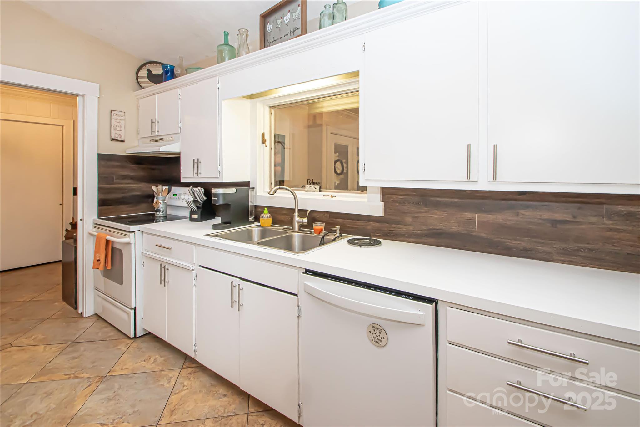 5608 Davis Road Property Photo 14