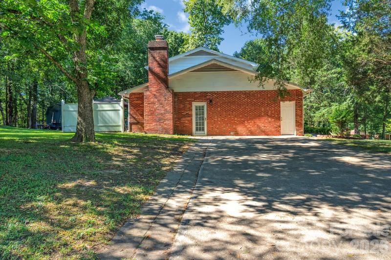 201 Bayberry Drive Property Photo 3