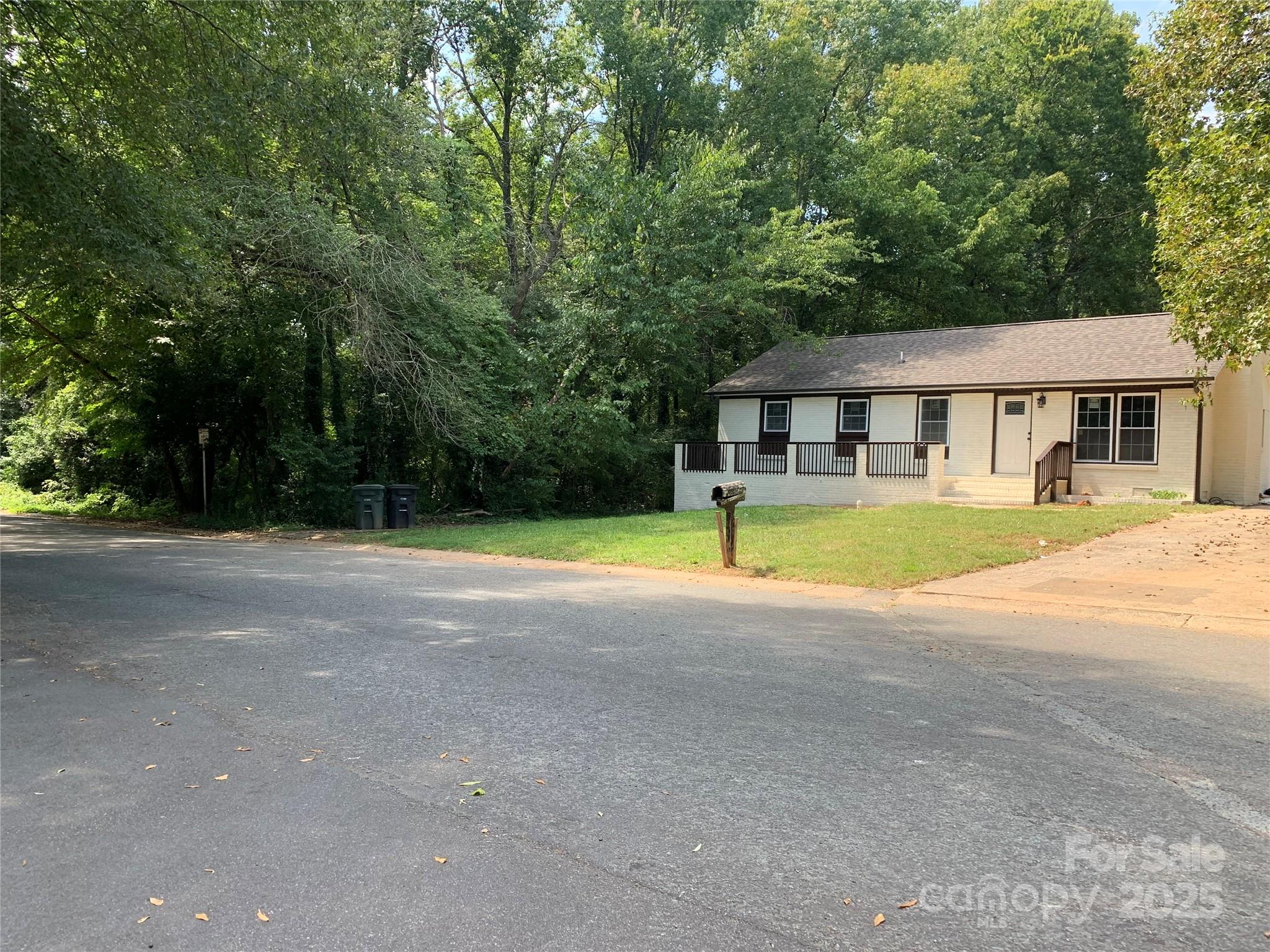 501 Colony Road Property Photo 1