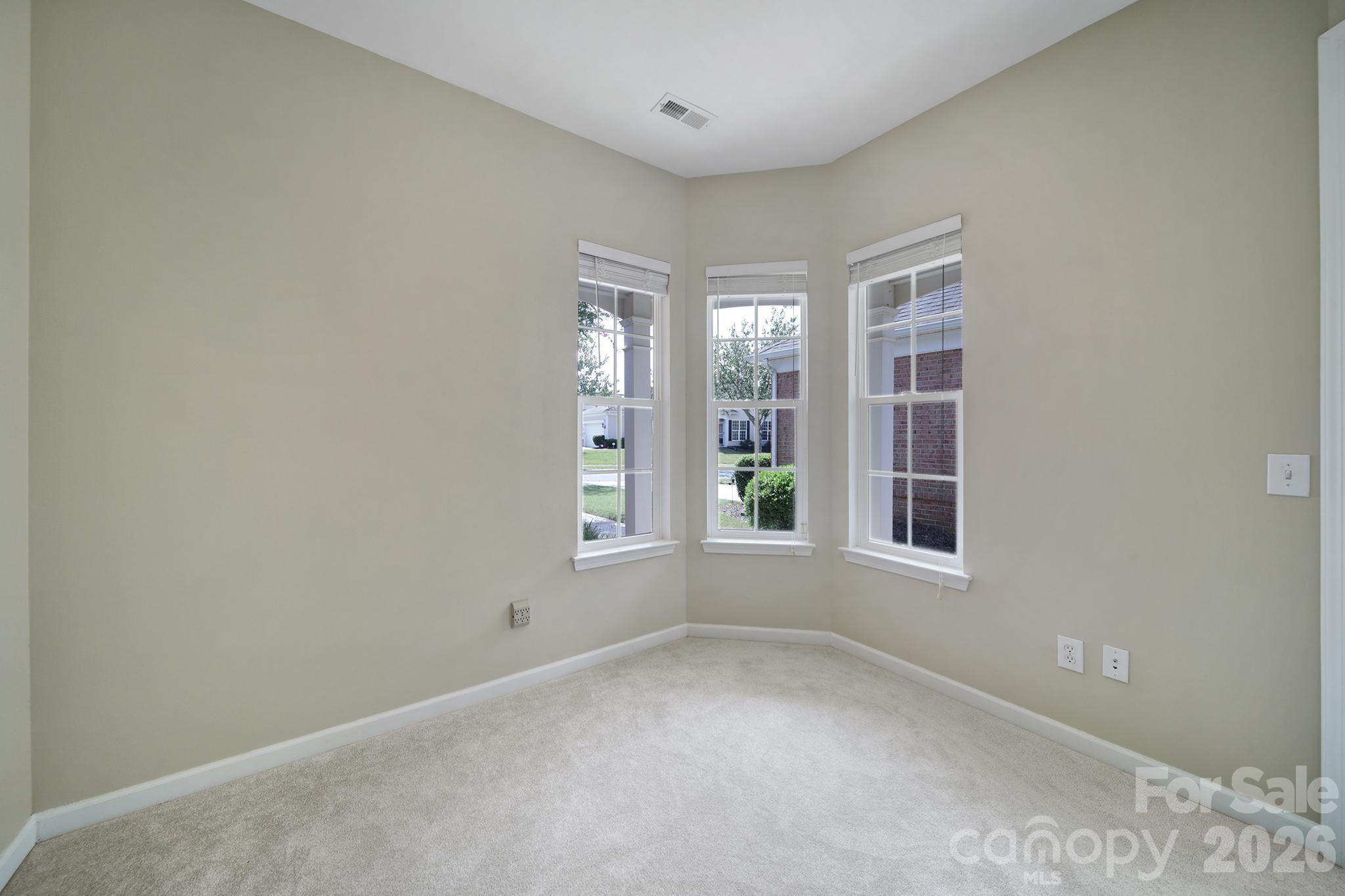 5018 Grandview Drive Property Photo 5
