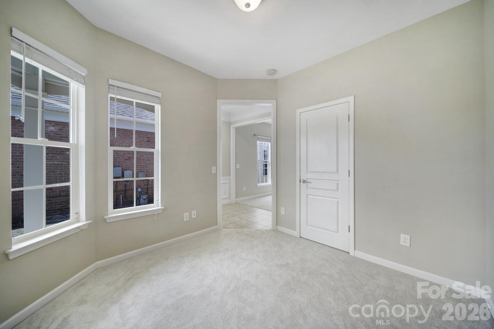 5018 Grandview Drive Property Photo 6
