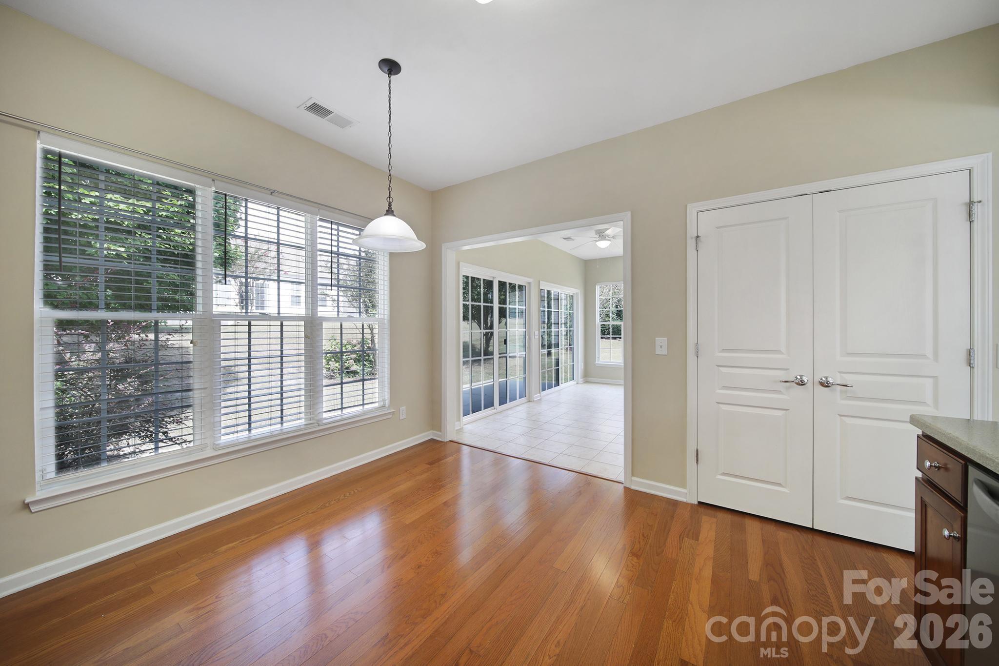 5018 Grandview Drive Property Photo 17